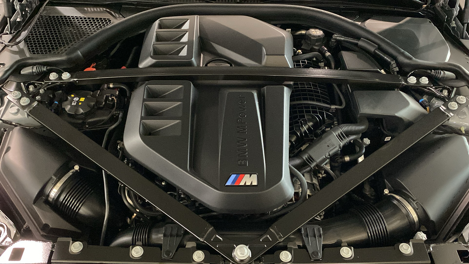 2025 BMW M4  11