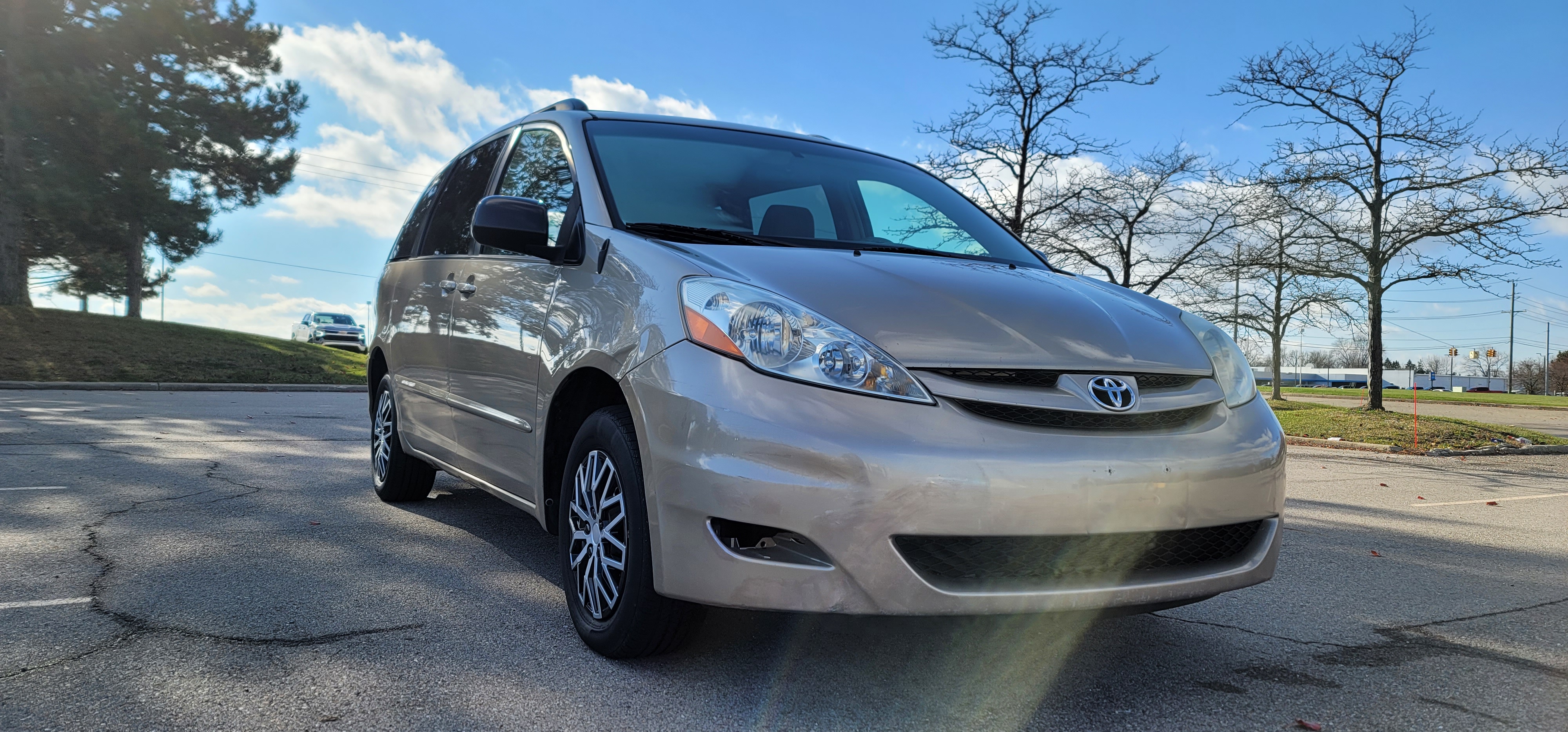 2009 Toyota Sienna LE 2