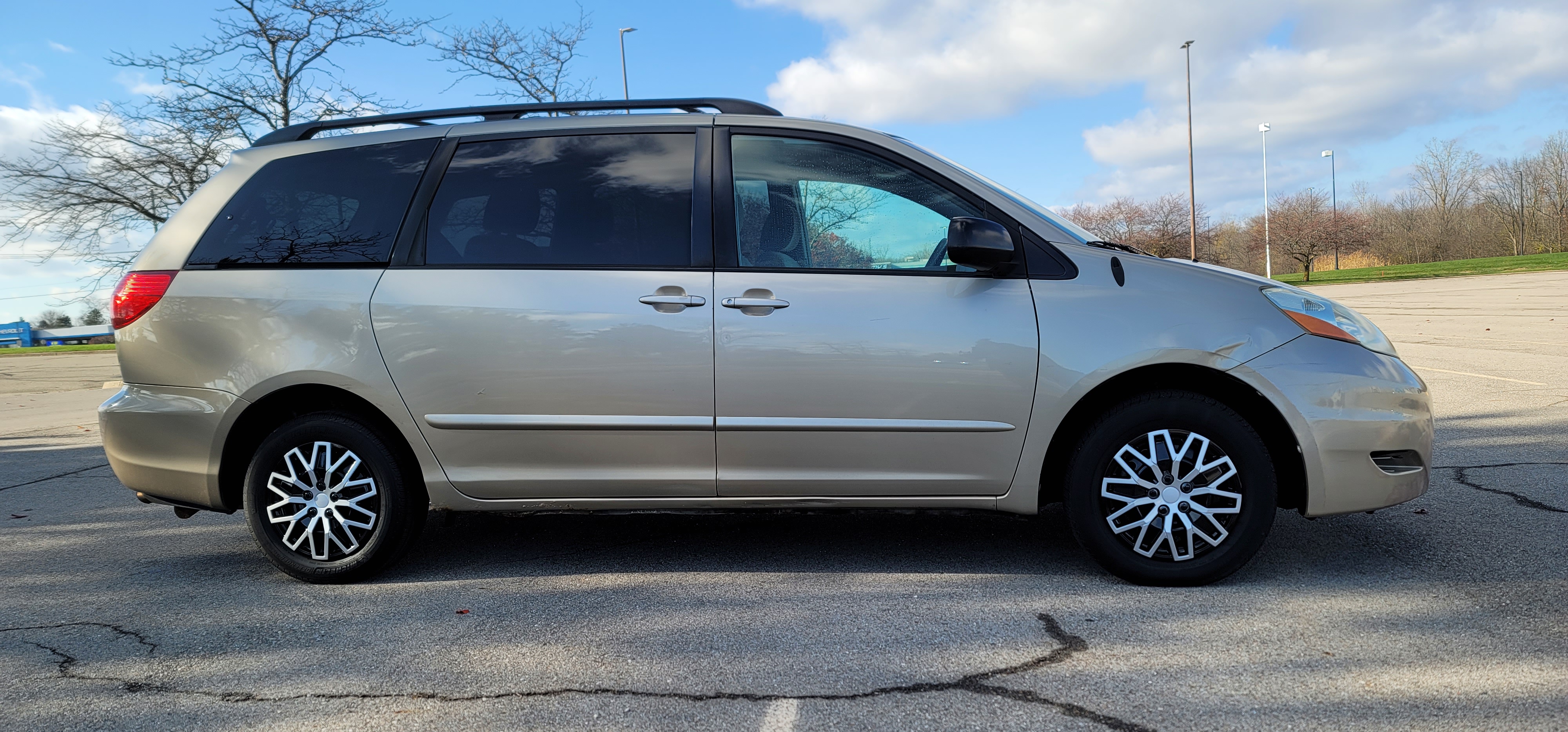 2009 Toyota Sienna LE 3