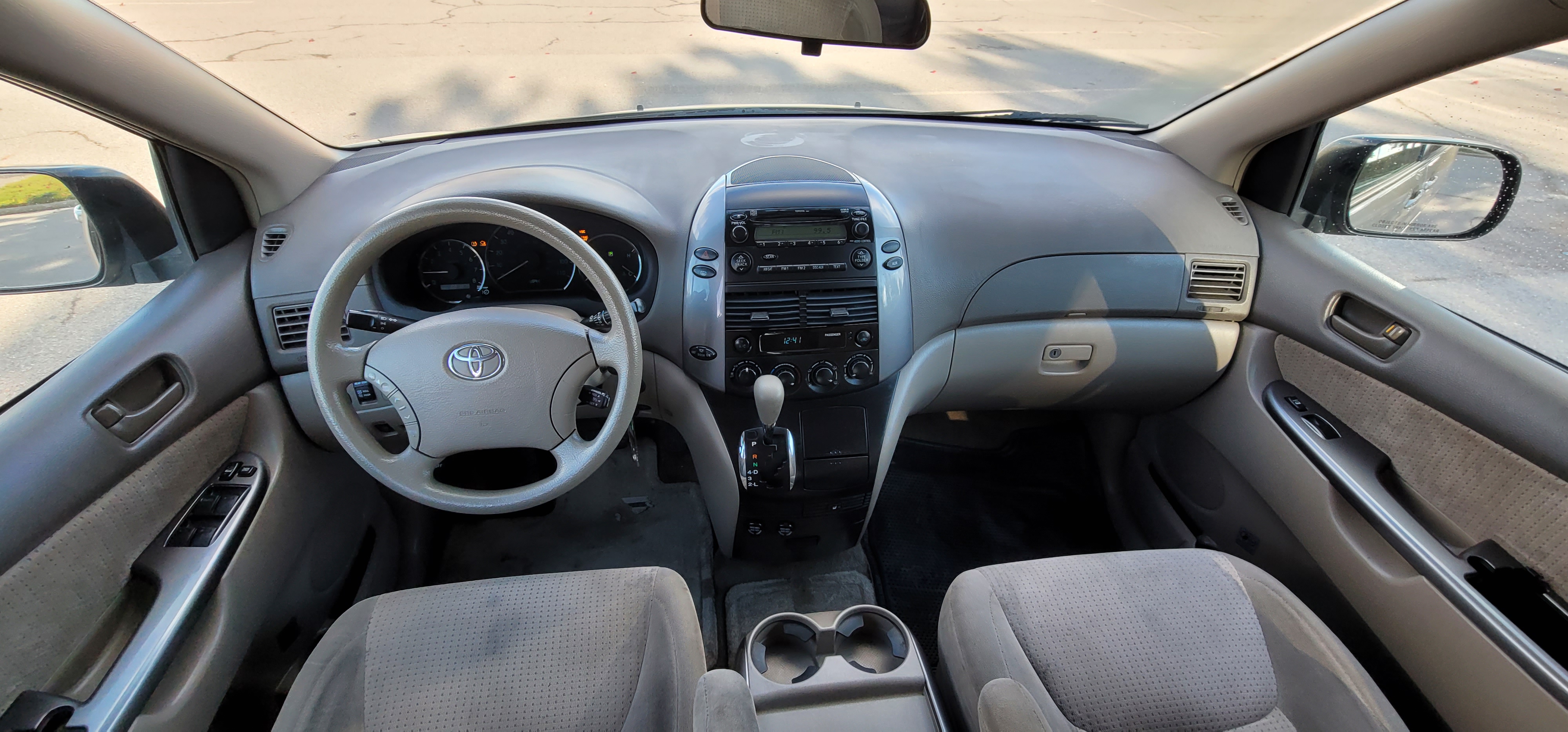 2009 Toyota Sienna LE 34