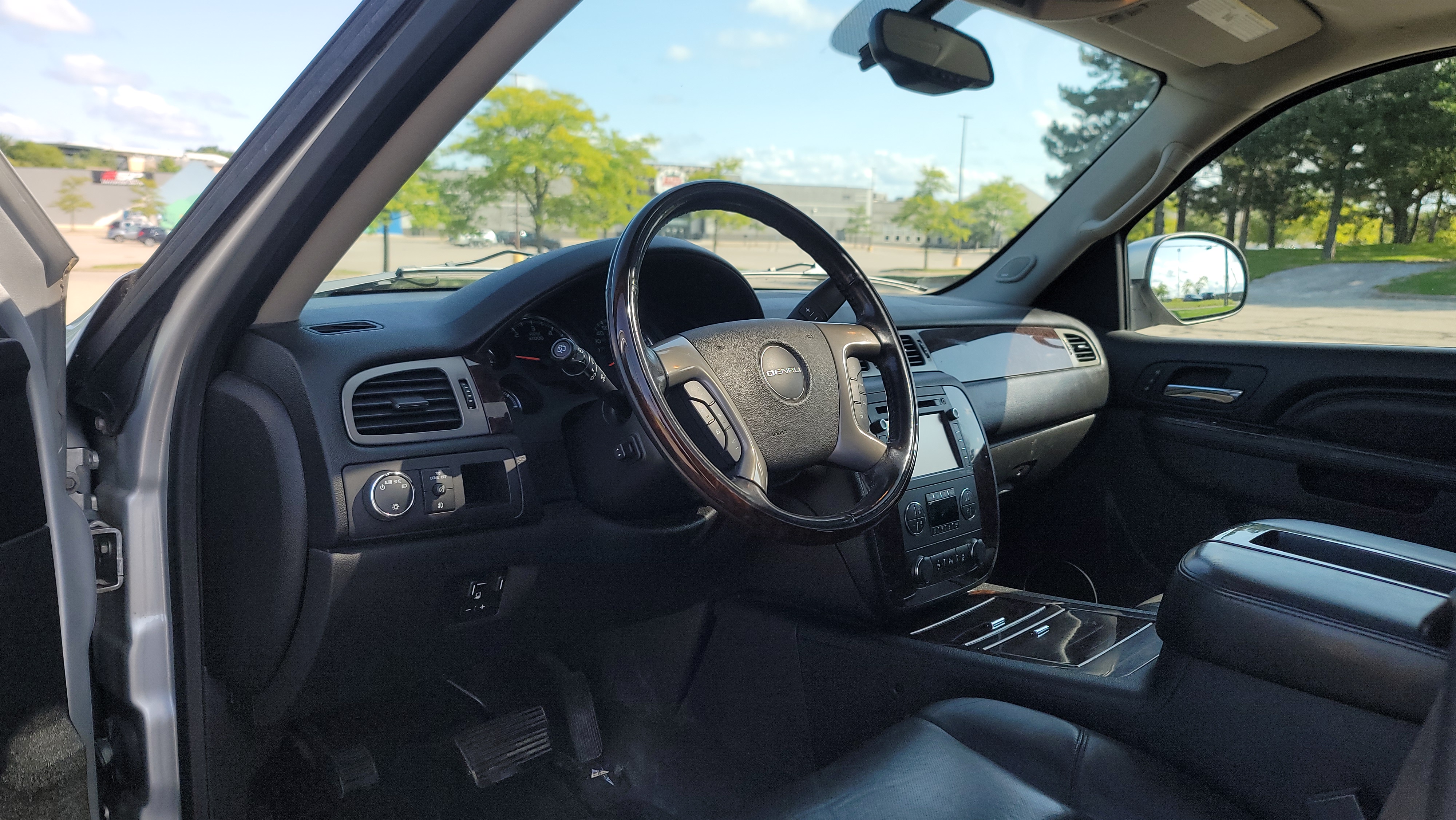 2013 GMC Yukon Denali 30