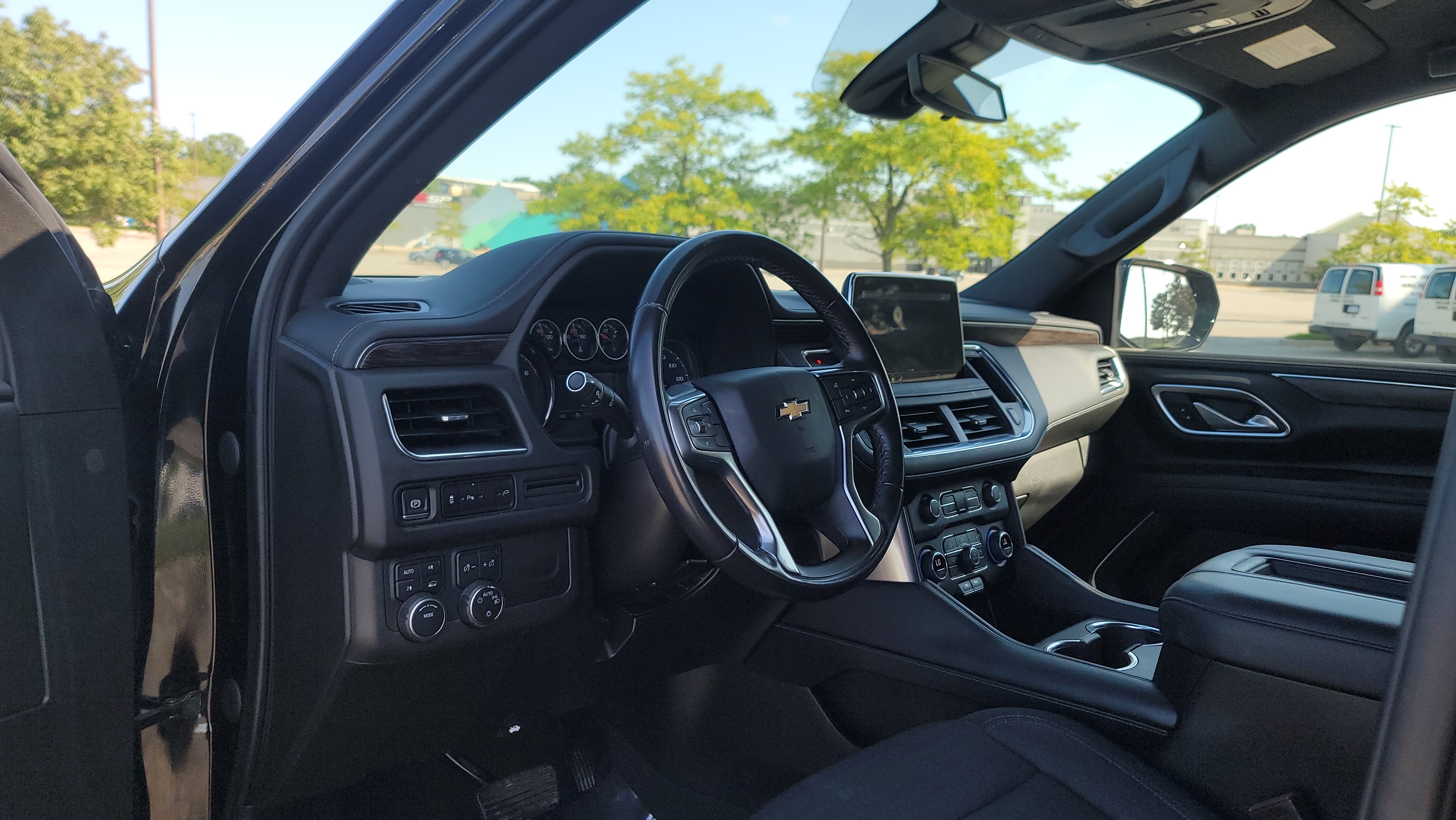 2021 Chevrolet Suburban LS 33