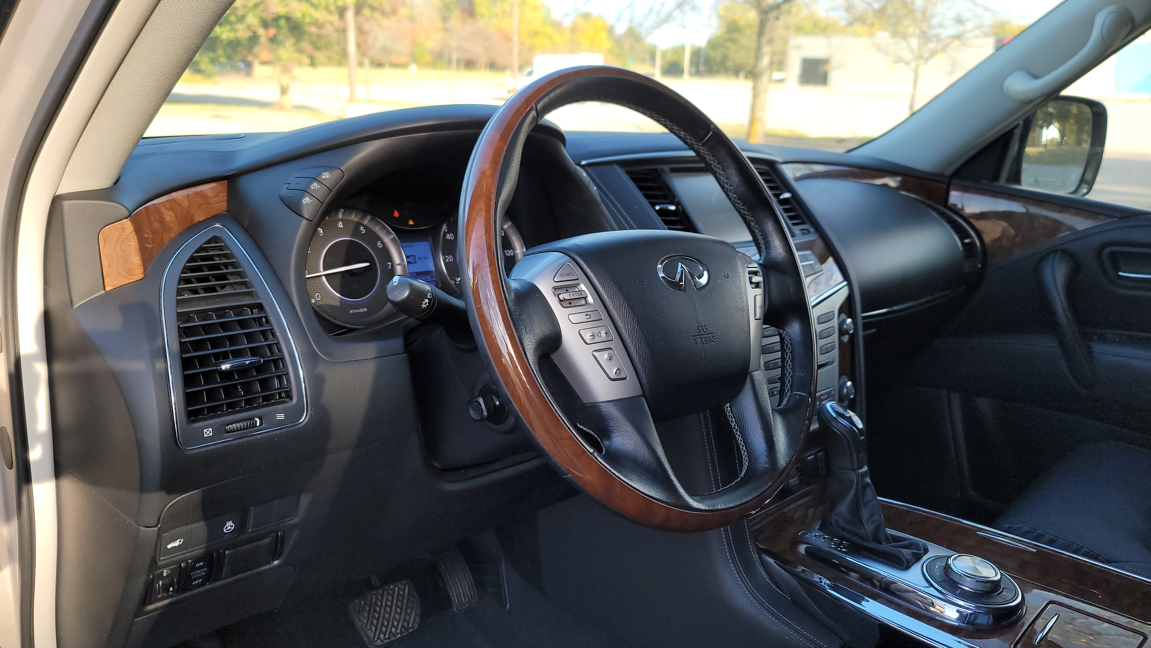 2019 INFINITI QX80 LUXE 37