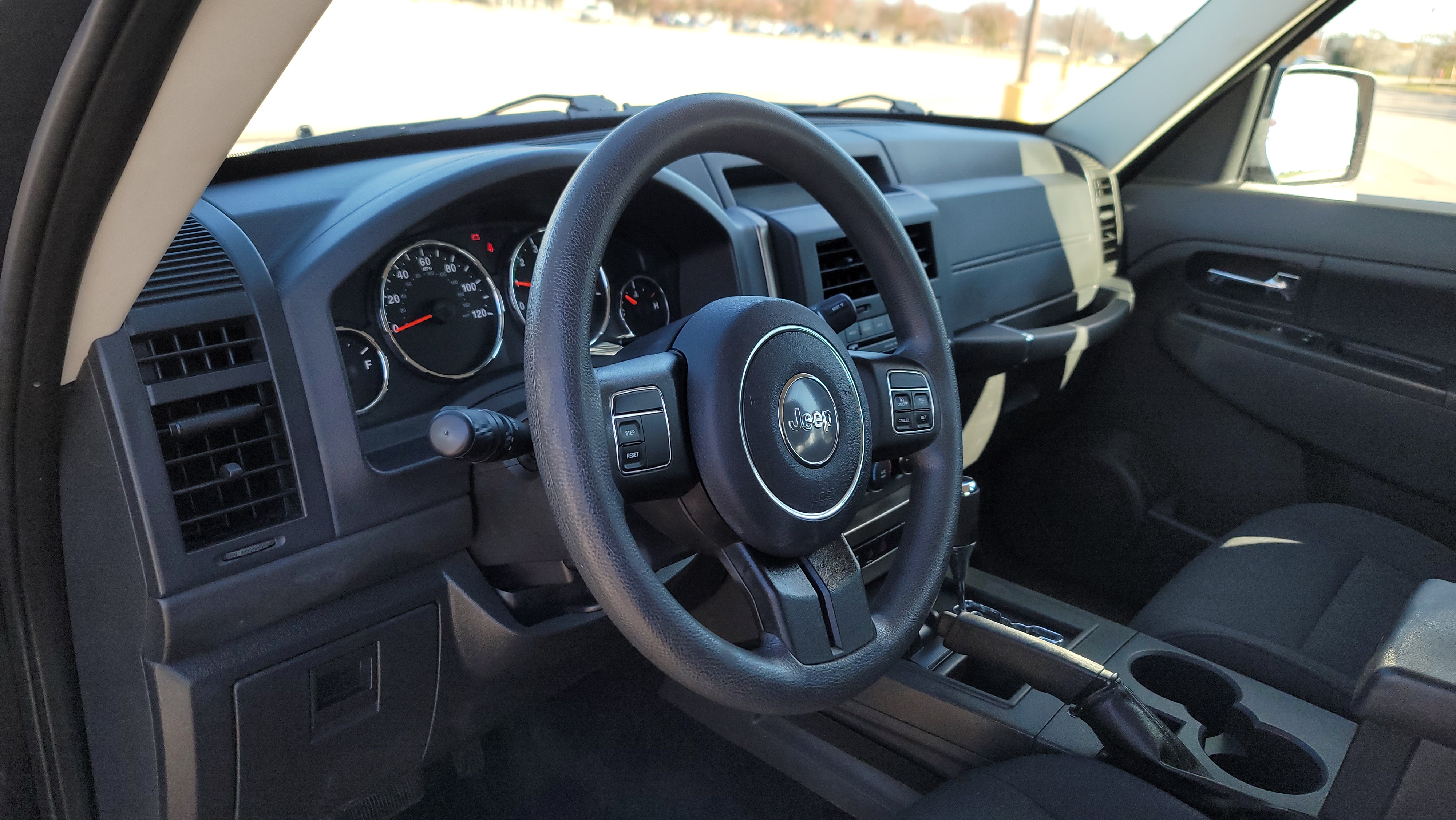 2012 Jeep Liberty Sport 26