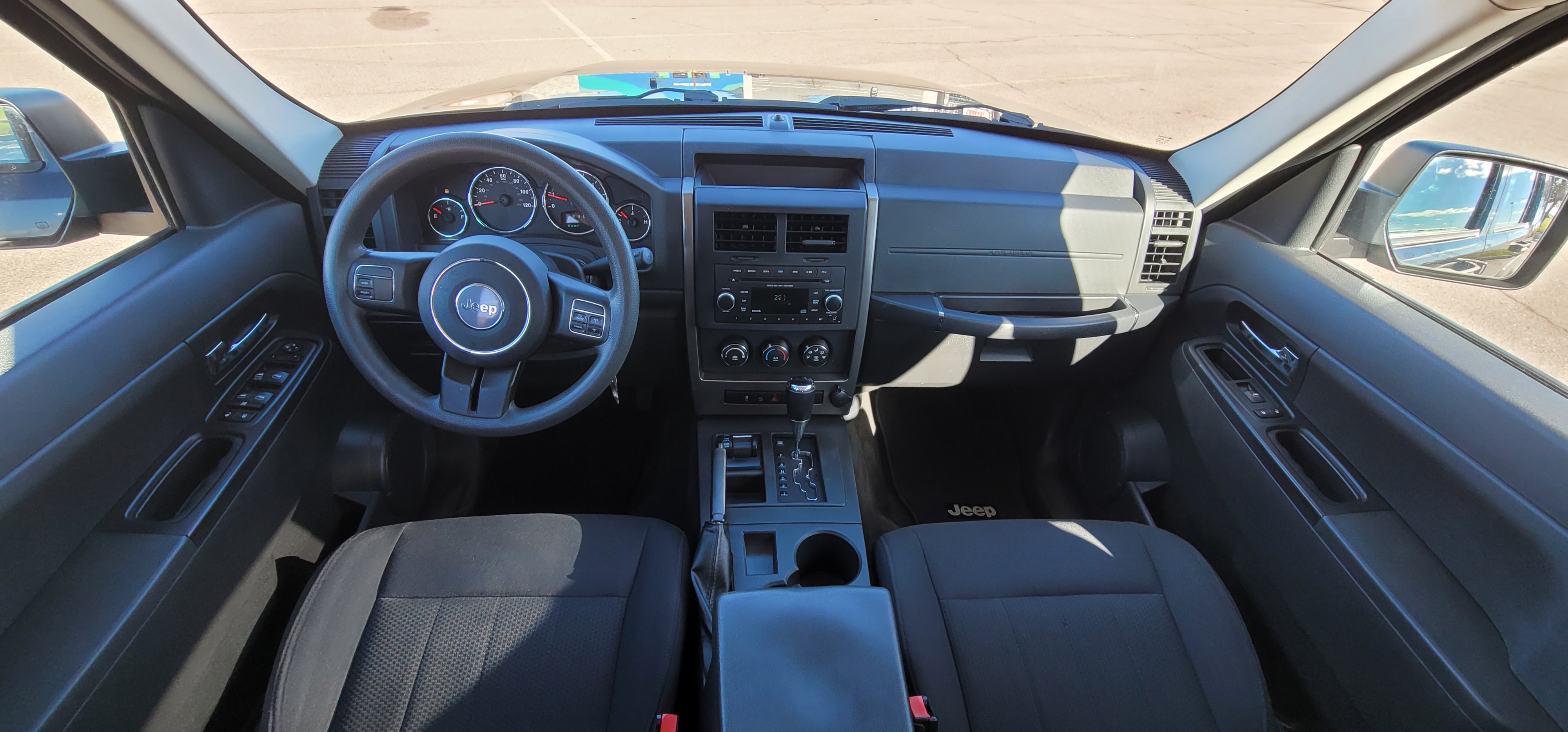 2012 Jeep Liberty Sport 30