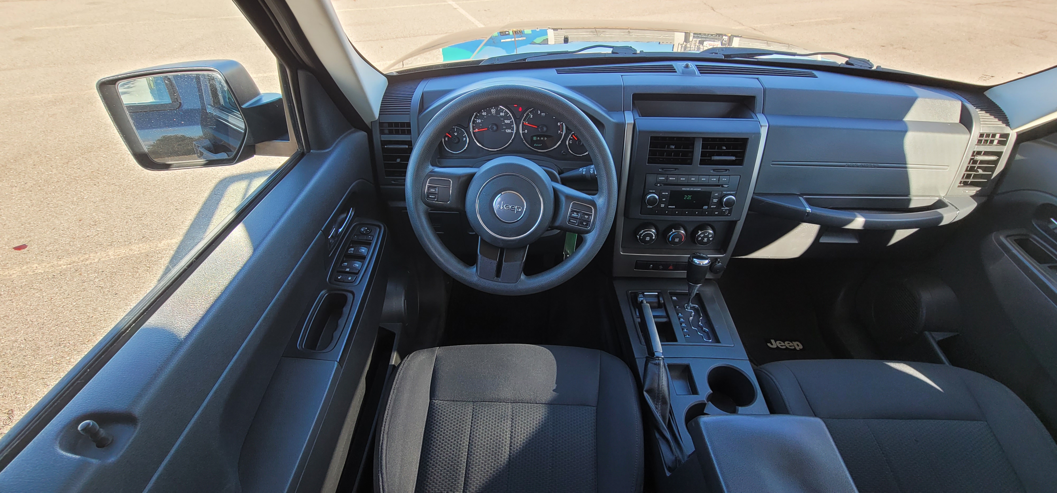 2012 Jeep Liberty Sport 31