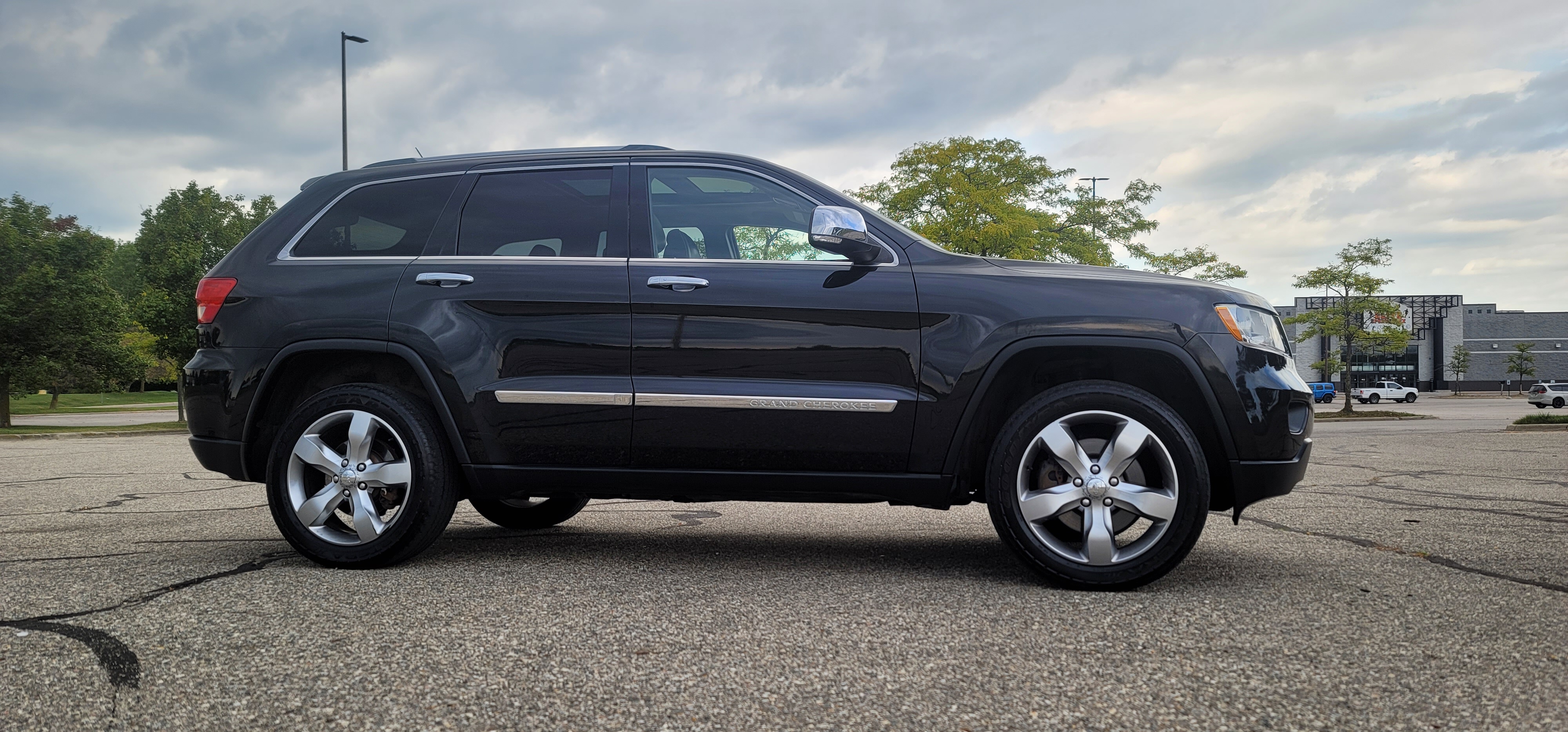 2011 Jeep Grand Cherokee Overland 3