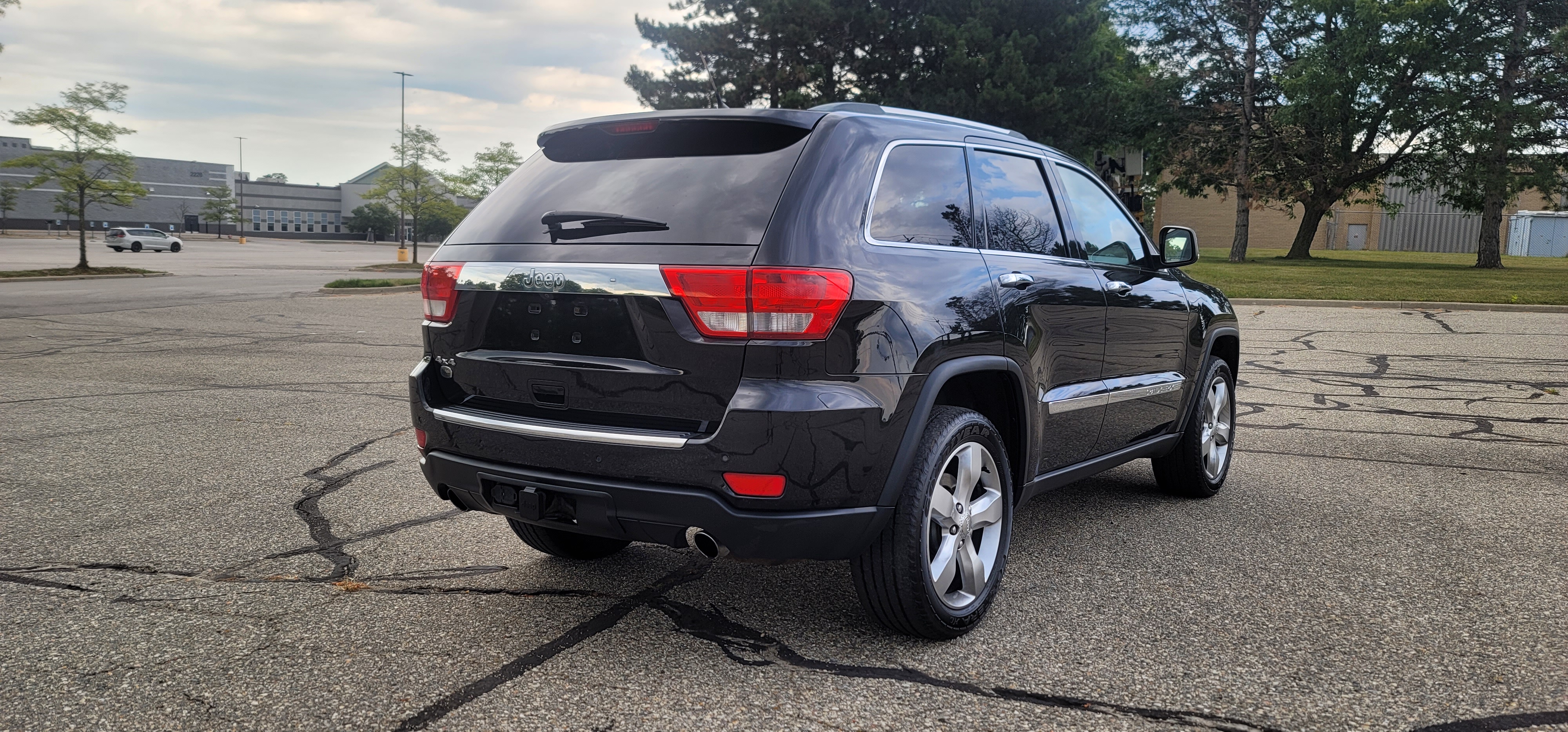 2011 Jeep Grand Cherokee Overland 4