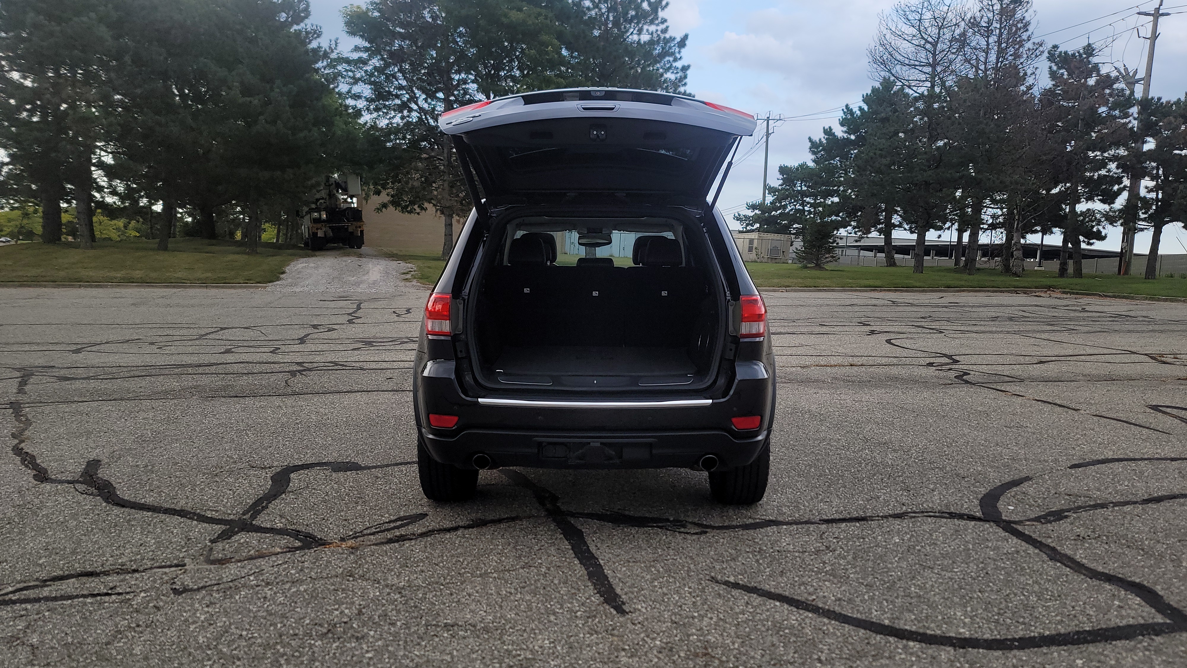 2011 Jeep Grand Cherokee Overland 33