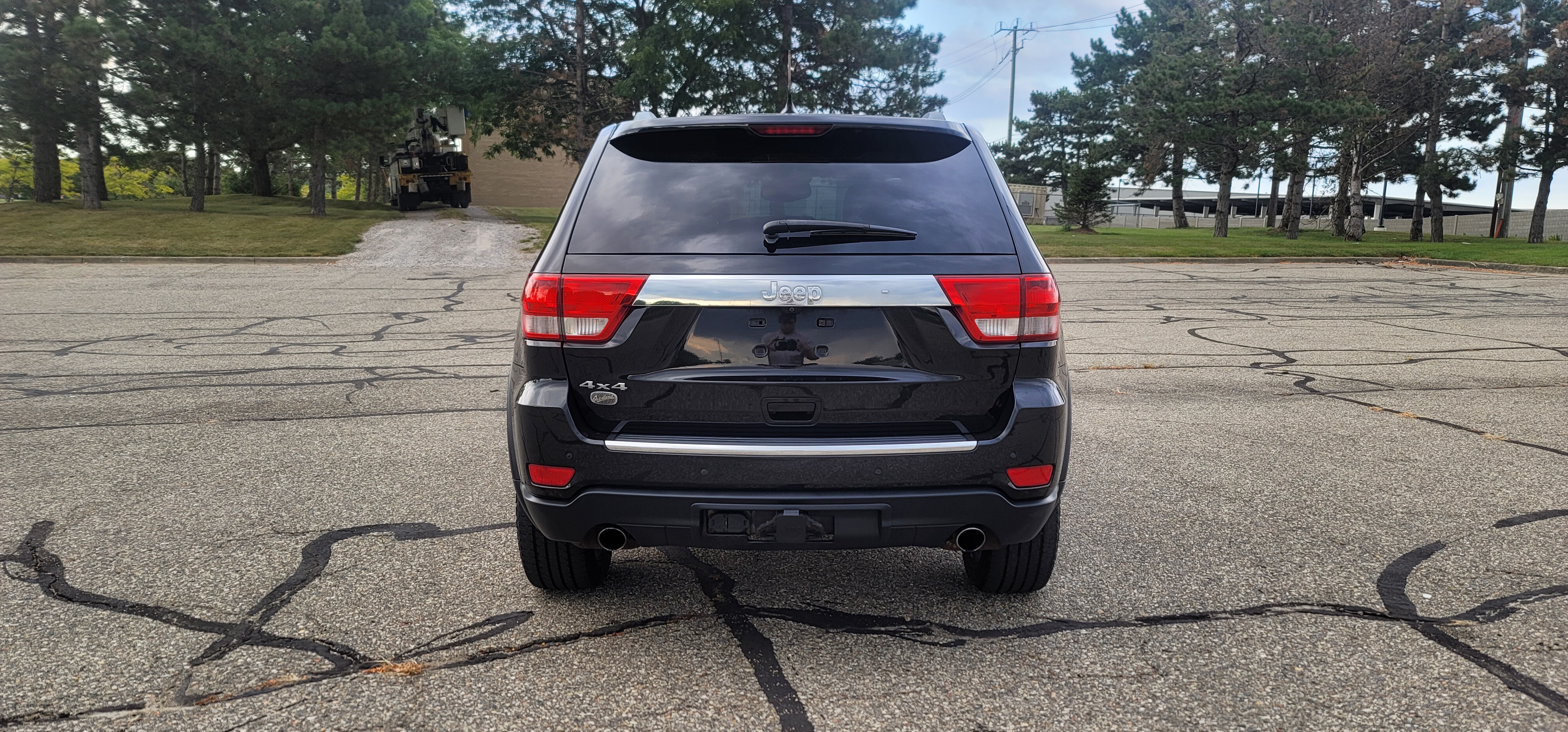 2011 Jeep Grand Cherokee Overland 39