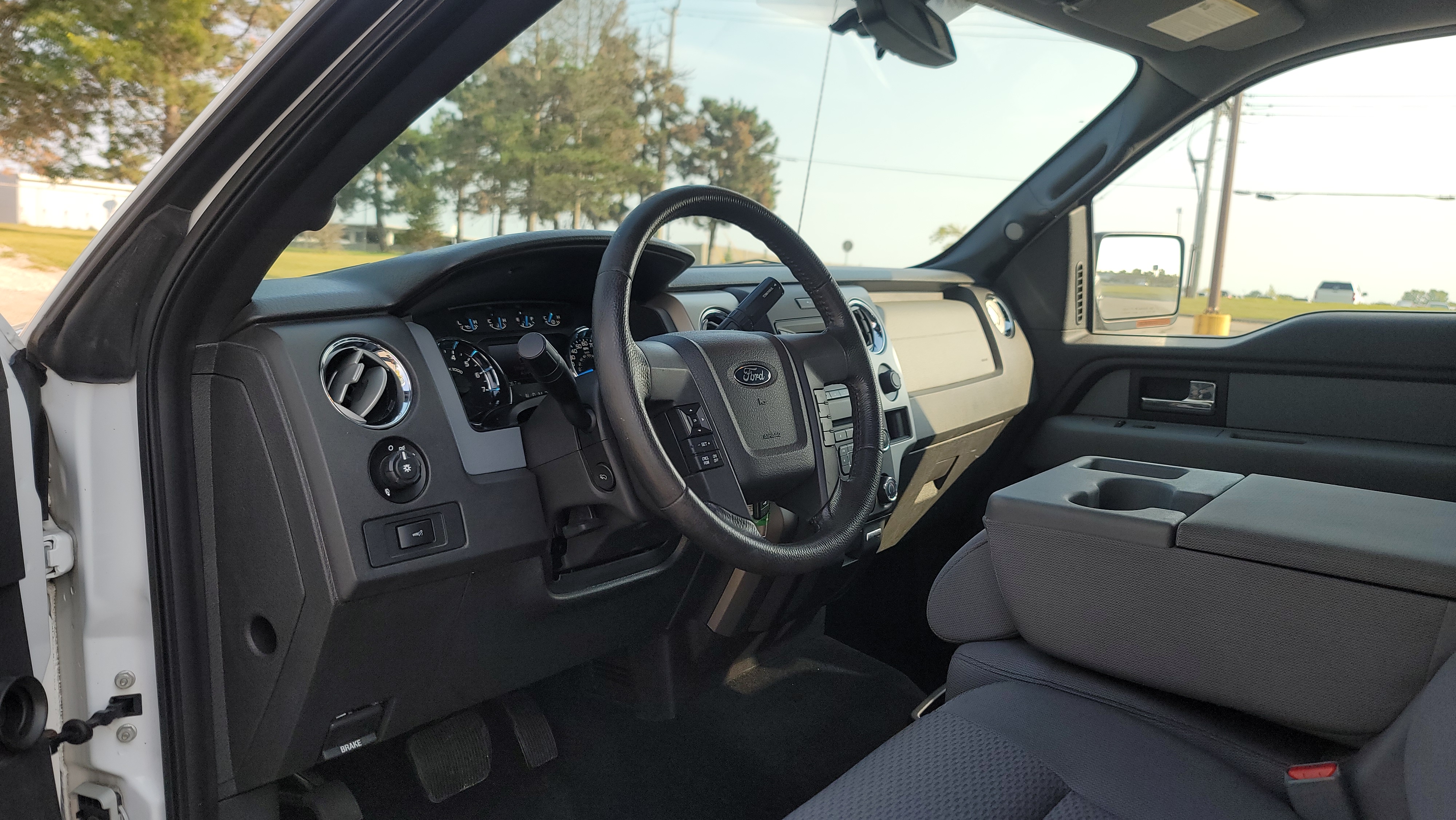 2014 Ford F-150 XLT 28