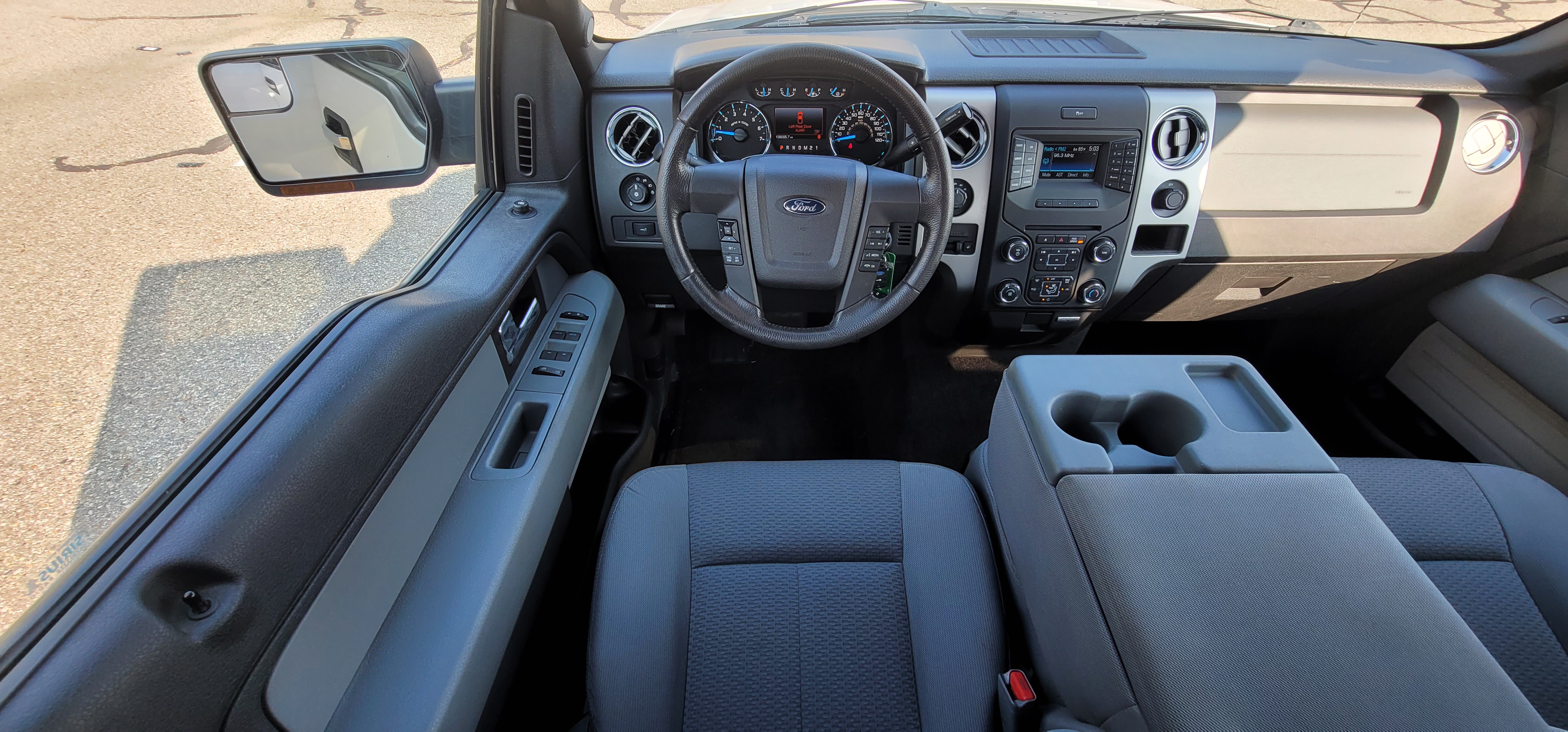 2014 Ford F-150 XLT 32