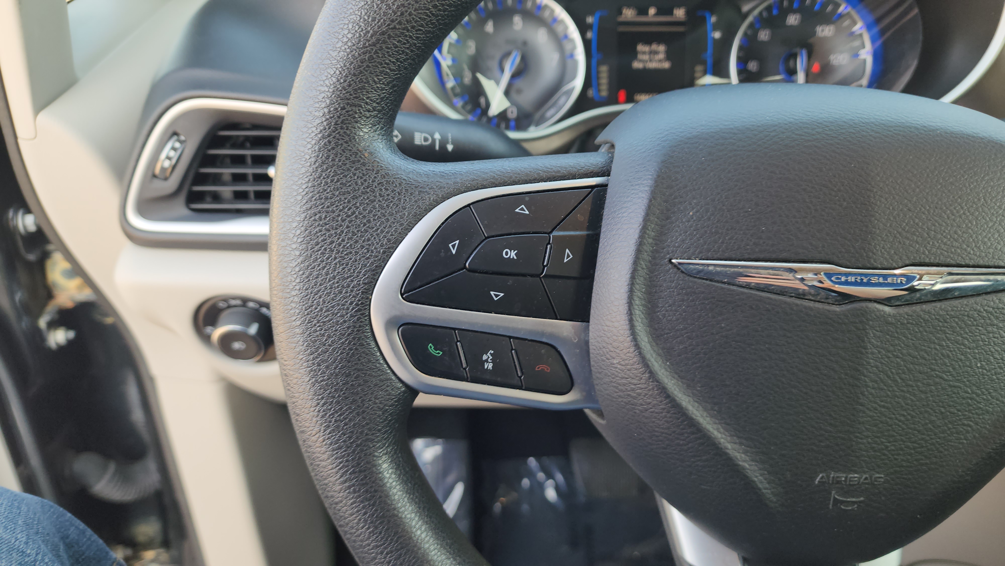 2017 Chrysler Pacifica Touring L 15