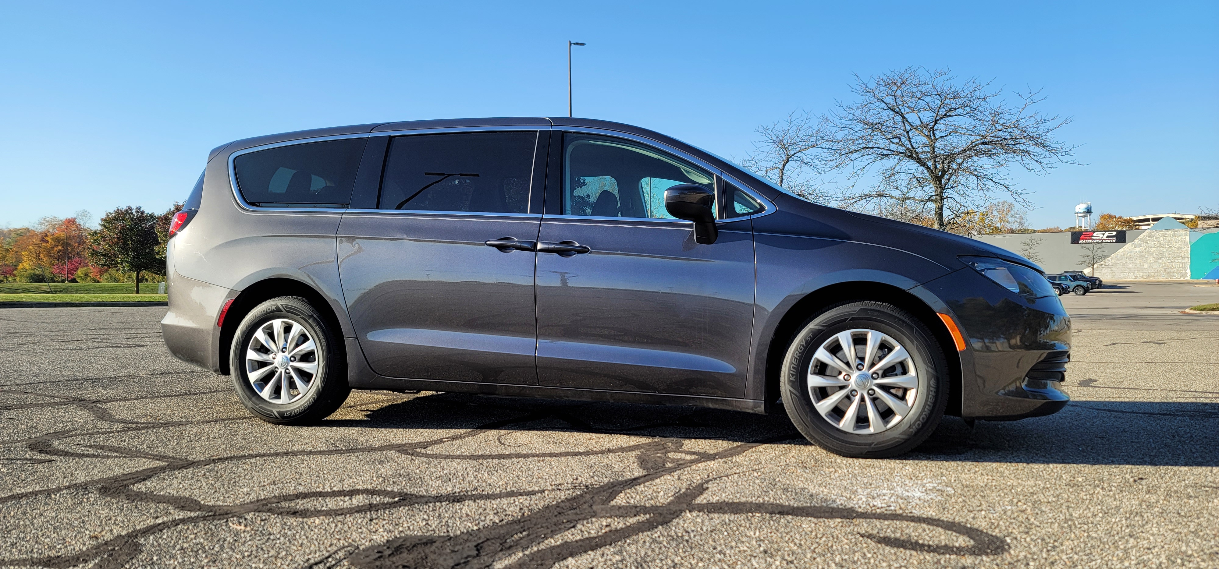 2017 Chrysler Pacifica Touring 3