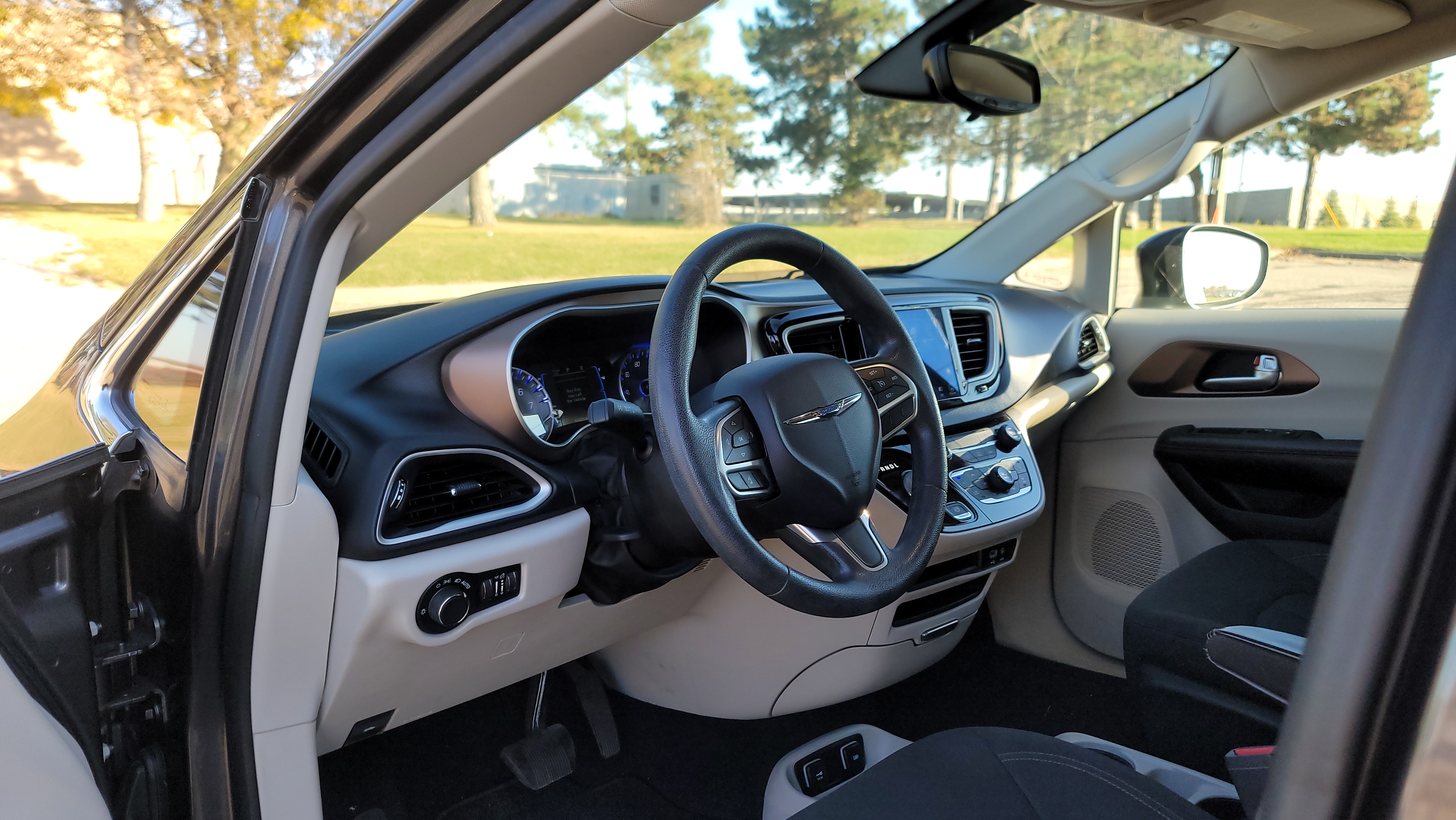 2017 Chrysler Pacifica Touring 30