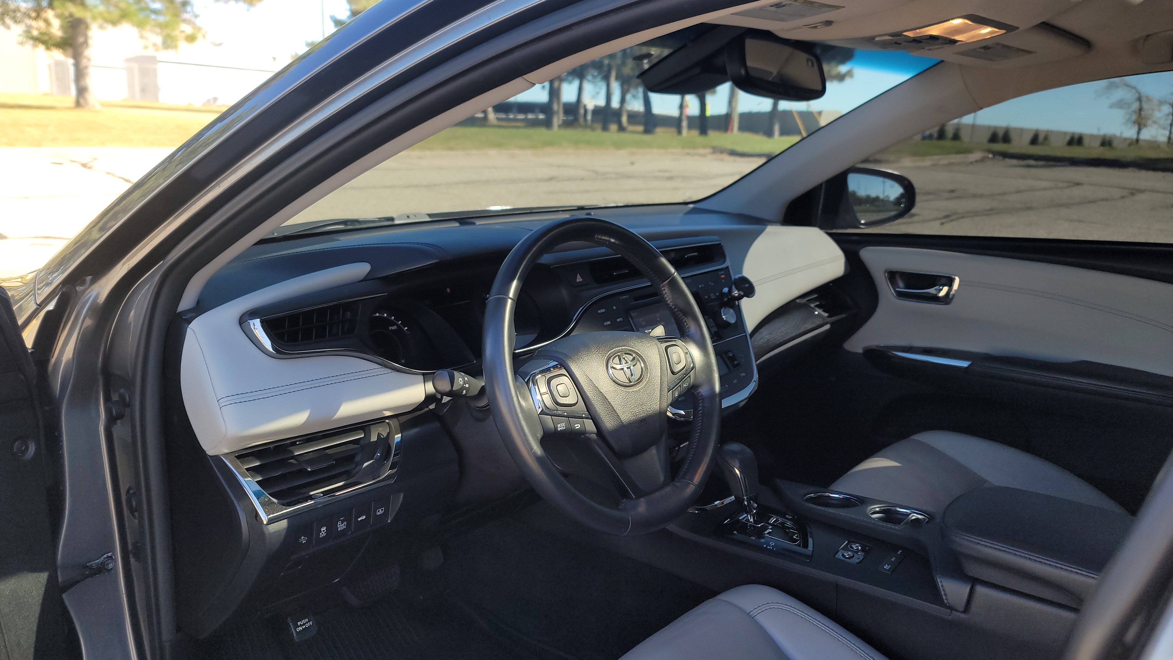 2018 Toyota Avalon Hybrid Limited 33