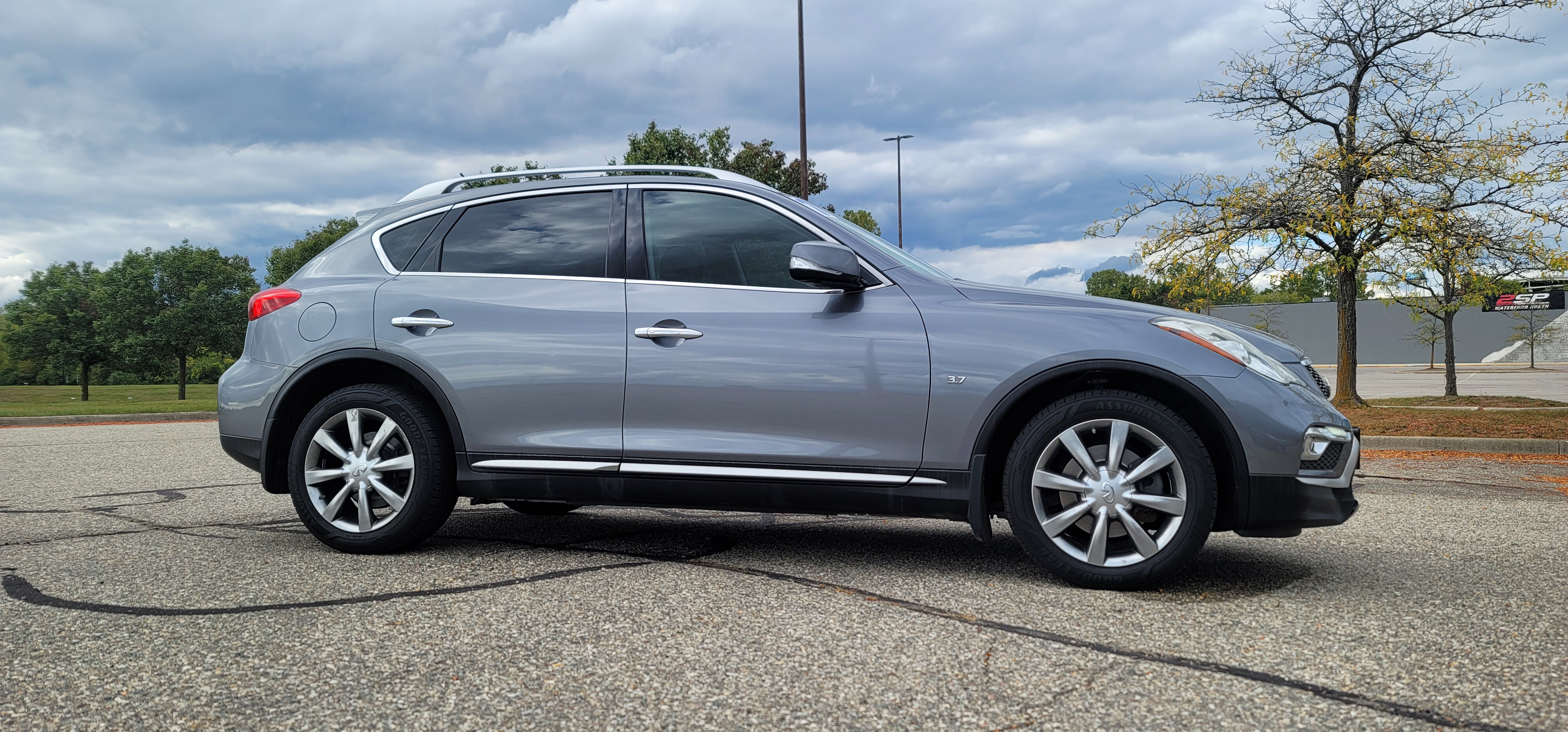 2017 INFINITI QX50 Base 3