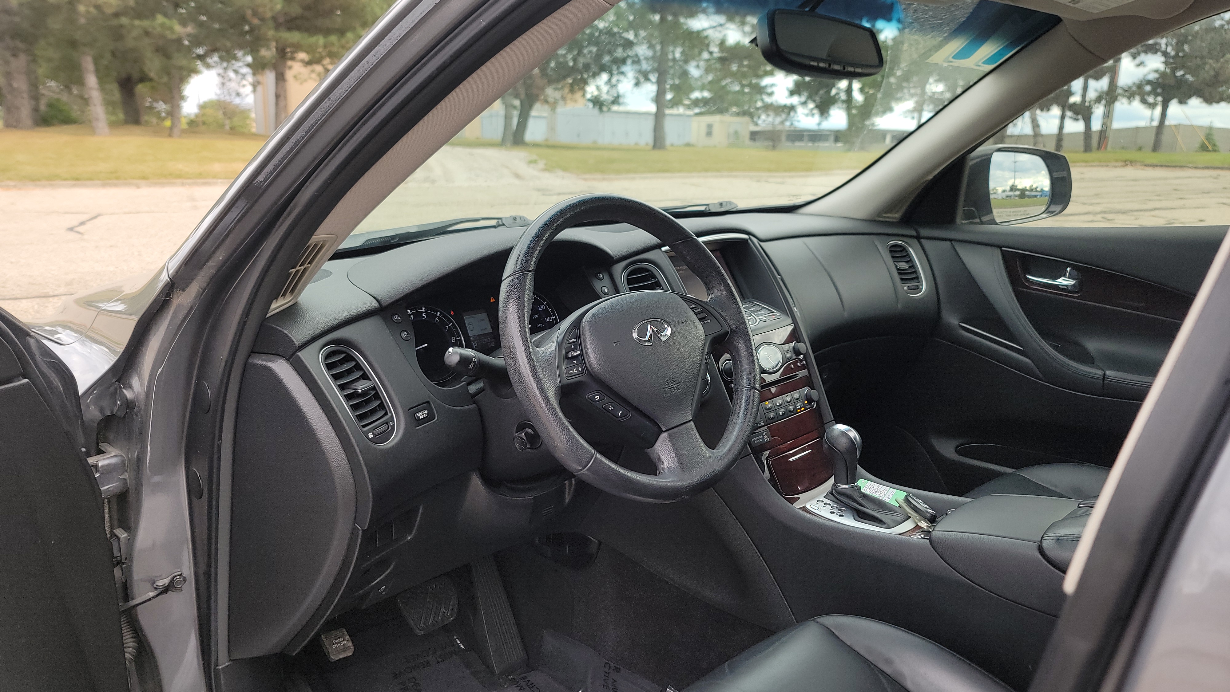 2017 INFINITI QX50 Base 32