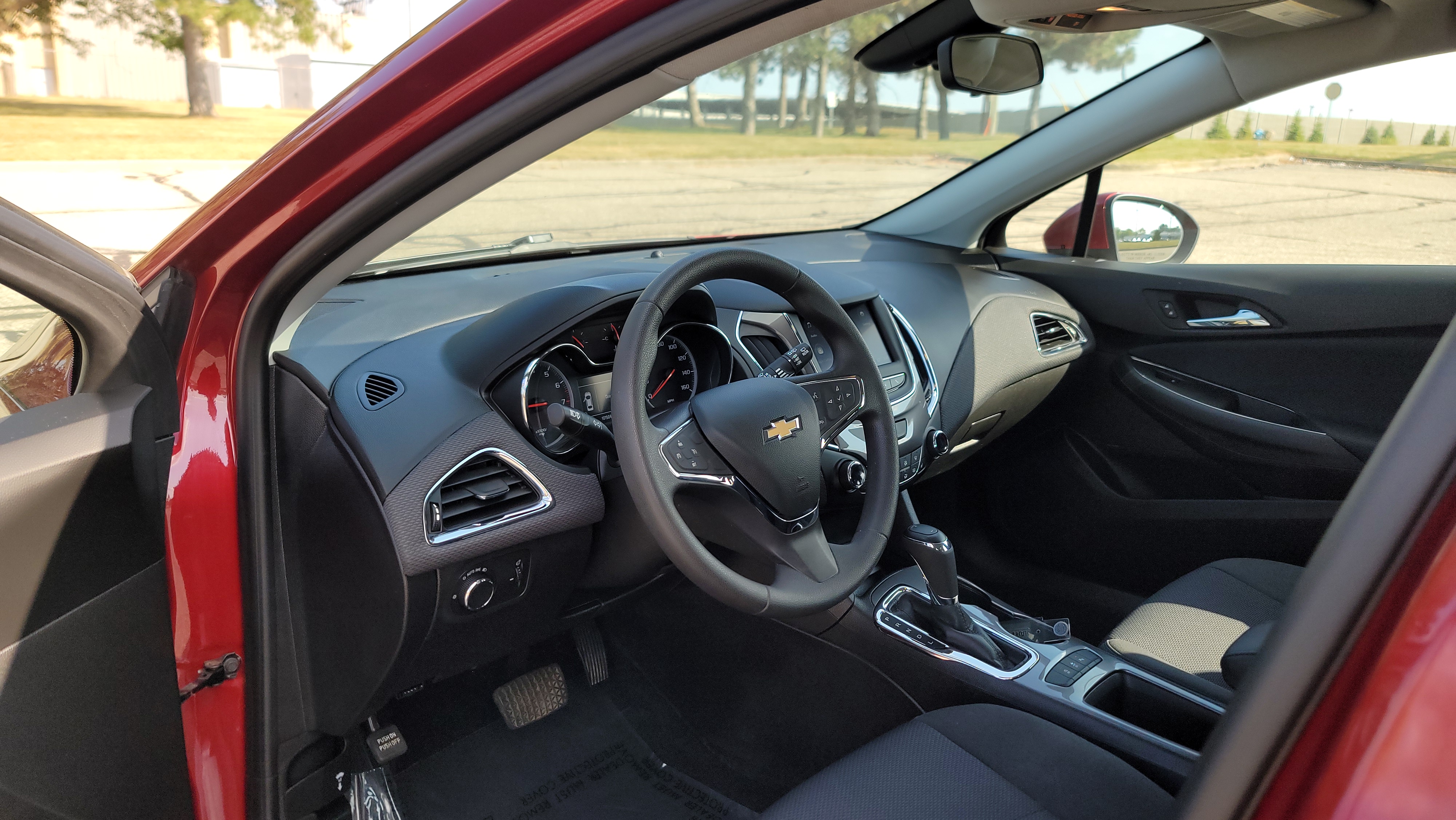 2019 Chevrolet Cruze LT 31