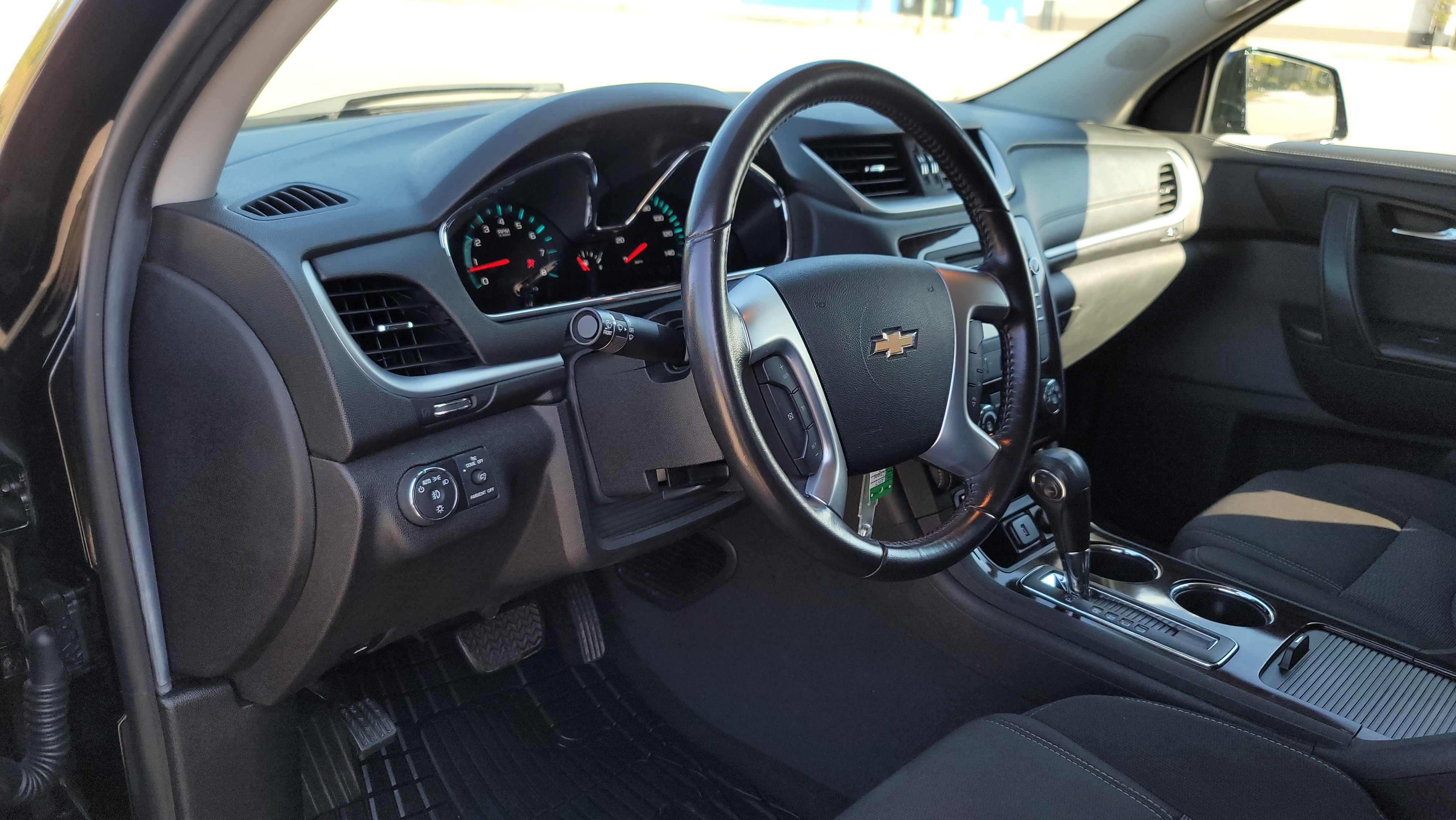 2017 Chevrolet Traverse LT 30