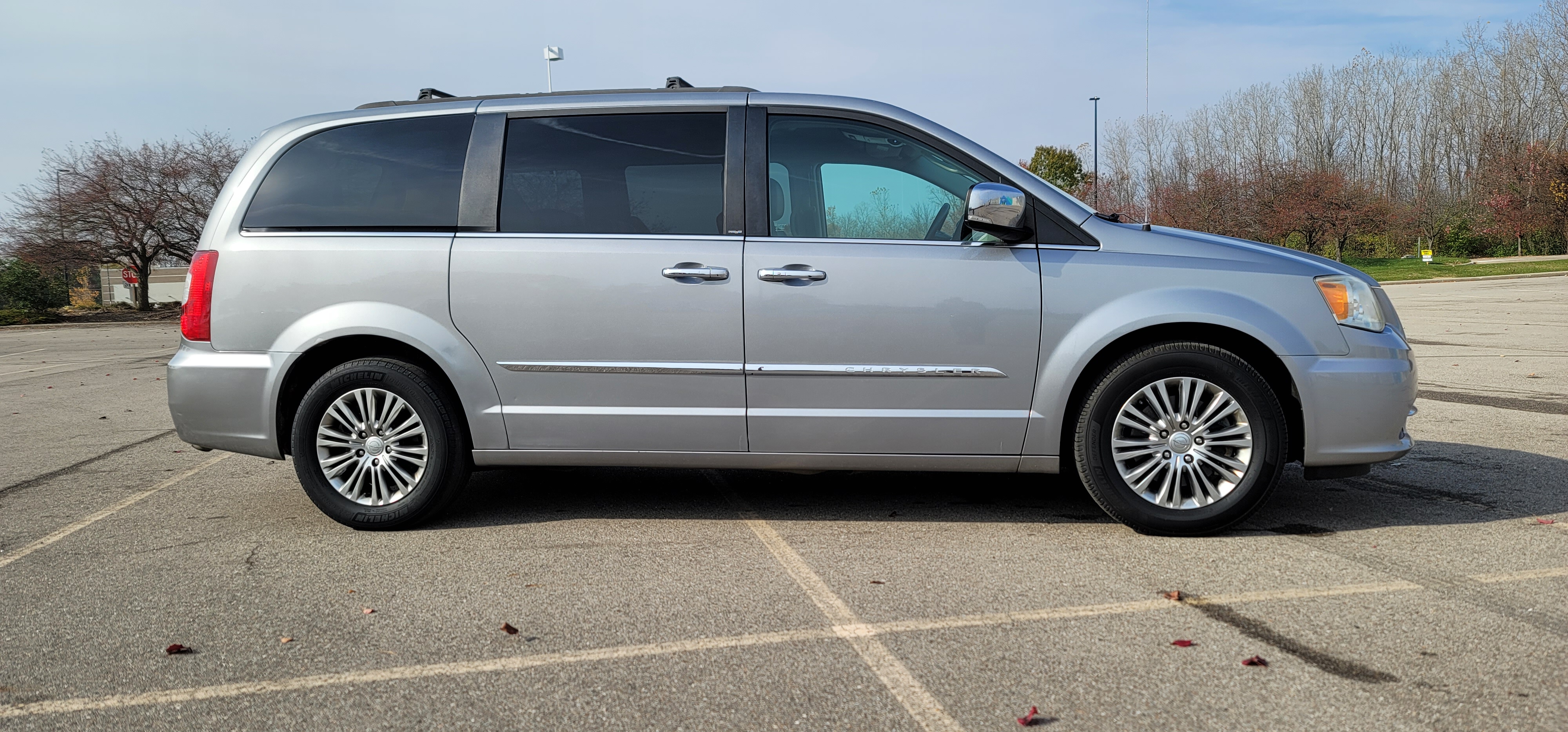 2013 Chrysler Town & Country Touring-L 3