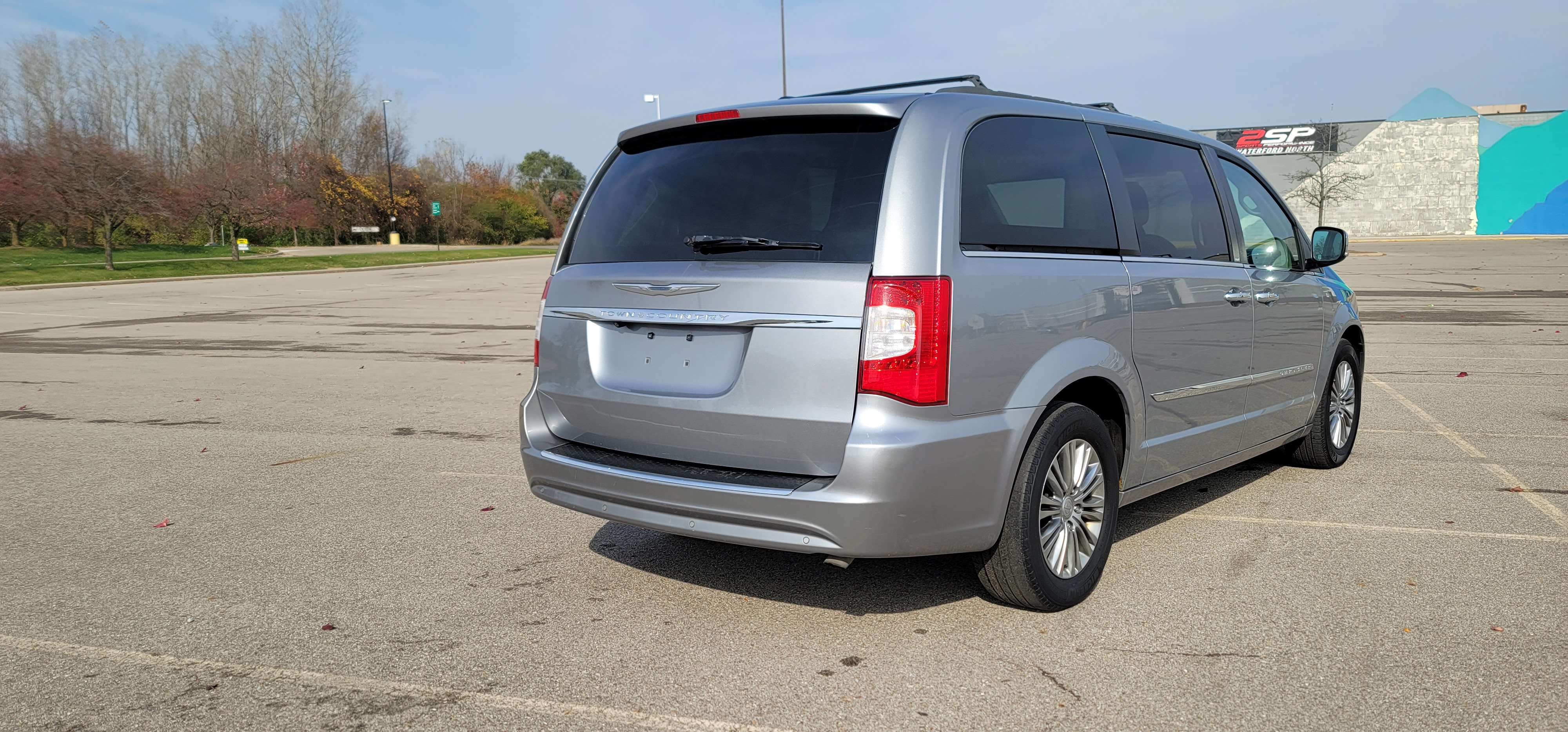 2013 Chrysler Town & Country Touring-L 4