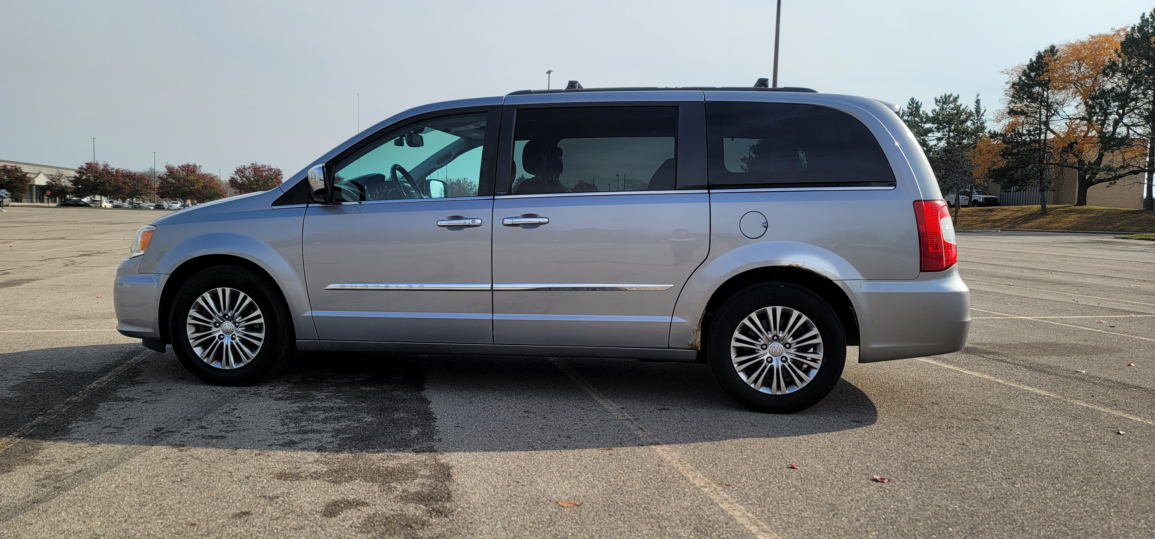 2013 Chrysler Town & Country Touring-L 6