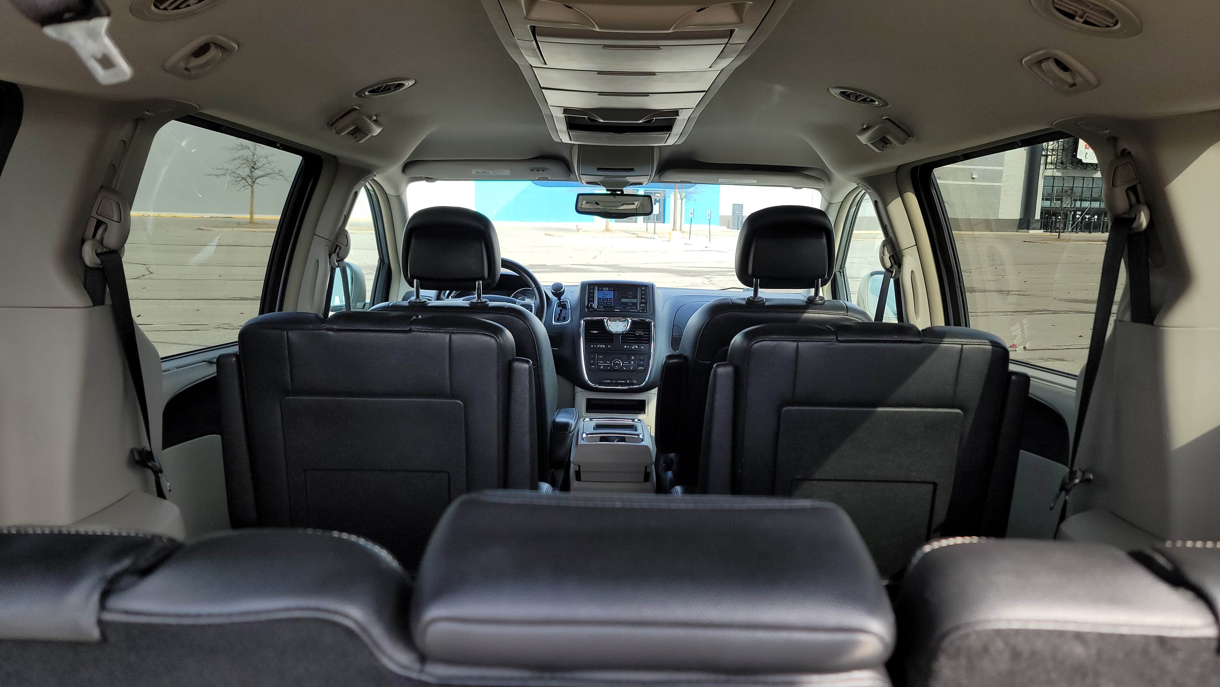 2013 Chrysler Town & Country Touring-L 32