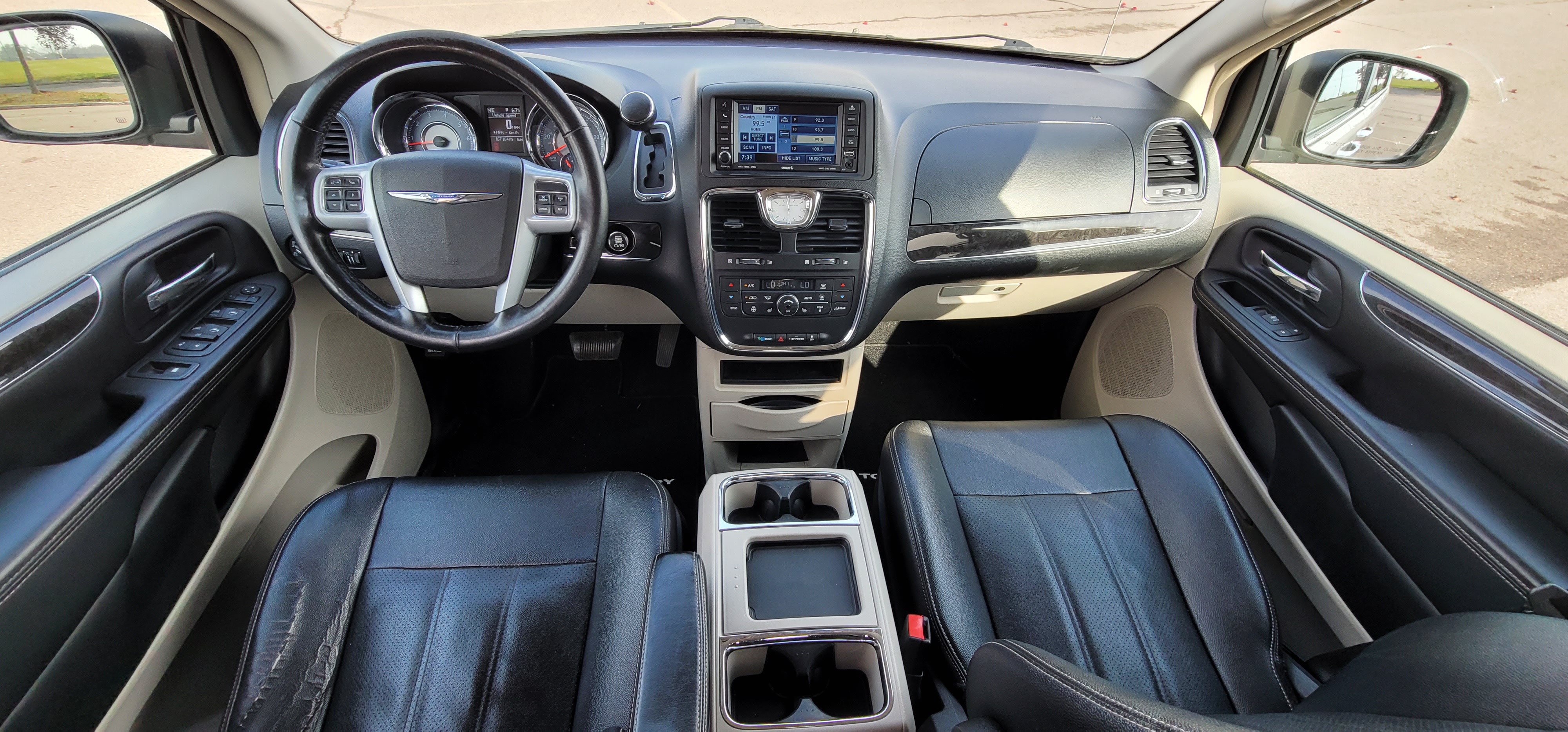 2013 Chrysler Town & Country Touring-L 35