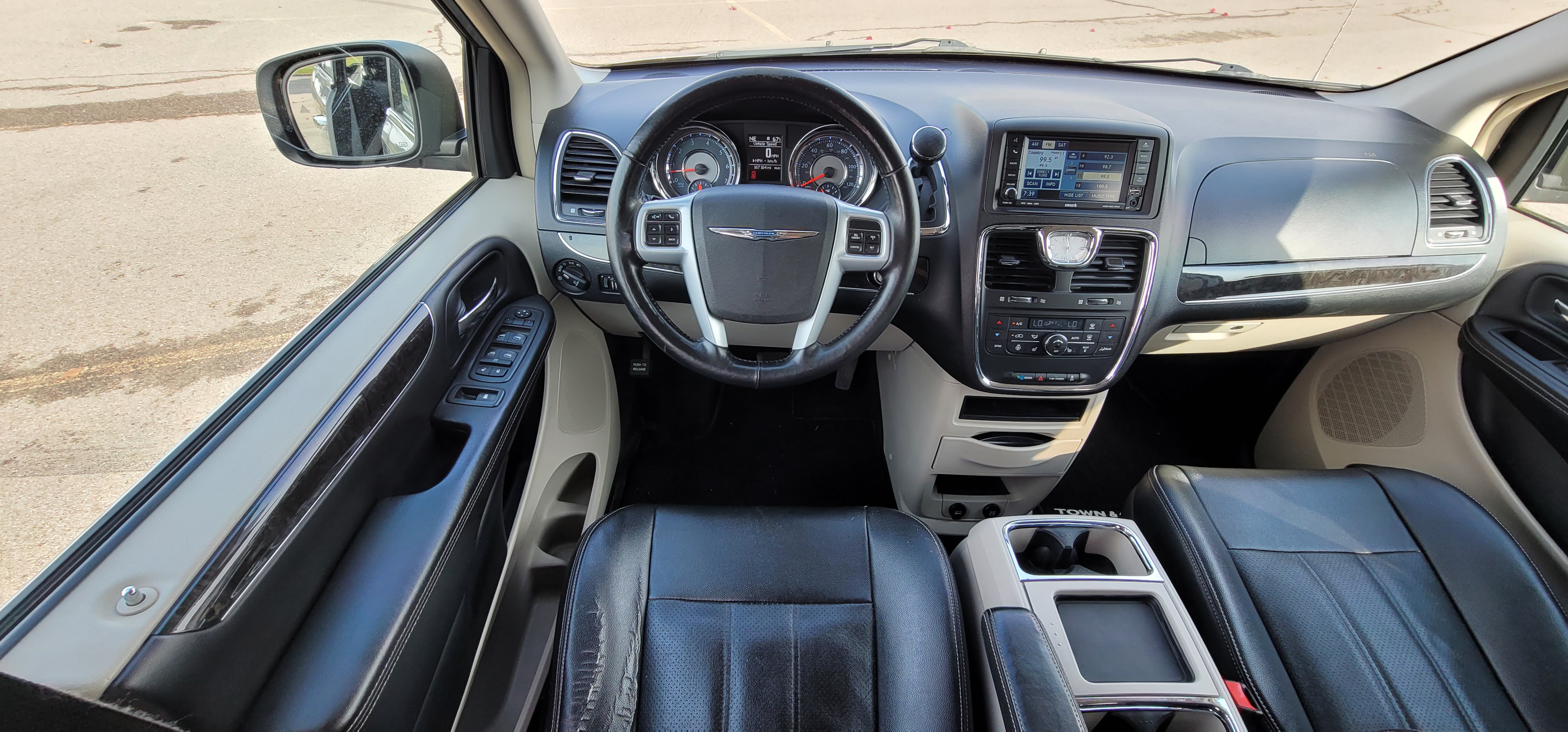 2013 Chrysler Town & Country Touring-L 36