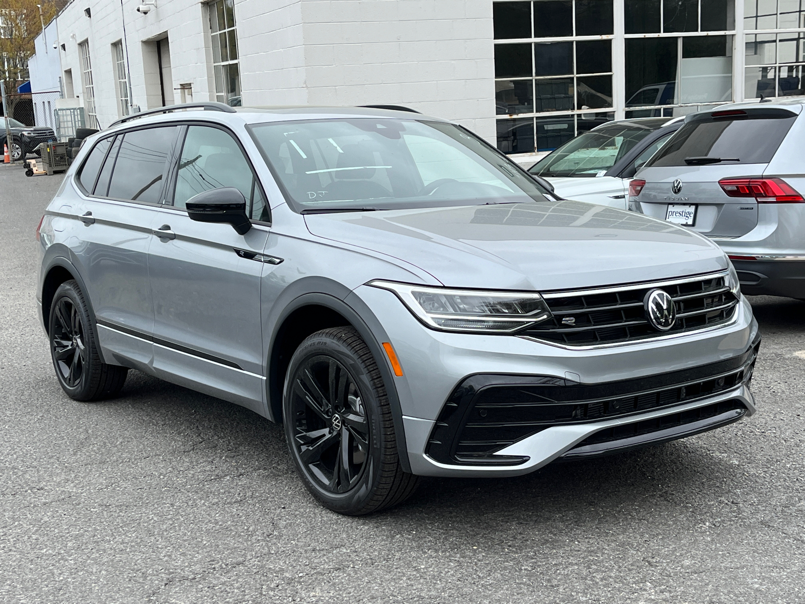 2024 Volkswagen Tiguan 2.0T SE R-Line Black 2