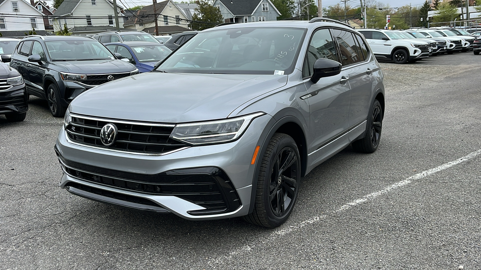 2024 Volkswagen Tiguan 2.0T SE R-Line Black 4