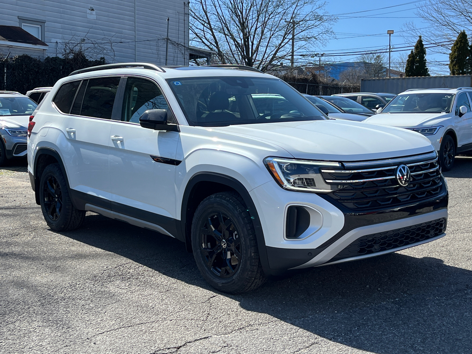 2024 Volkswagen Atlas 2.0T Peak Edition SEL 2