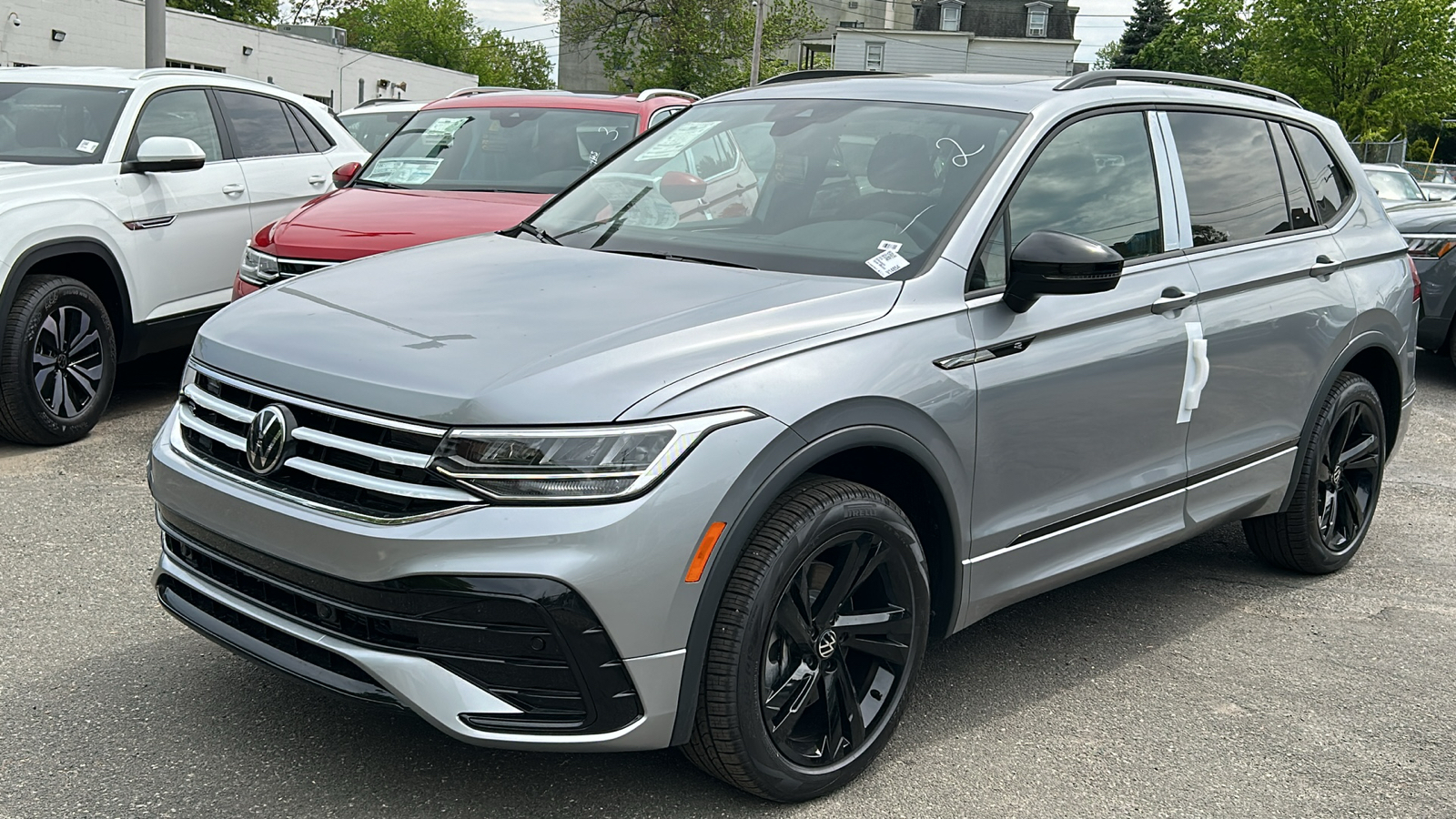 2024 Volkswagen Tiguan 2.0T SE R-Line Black 4