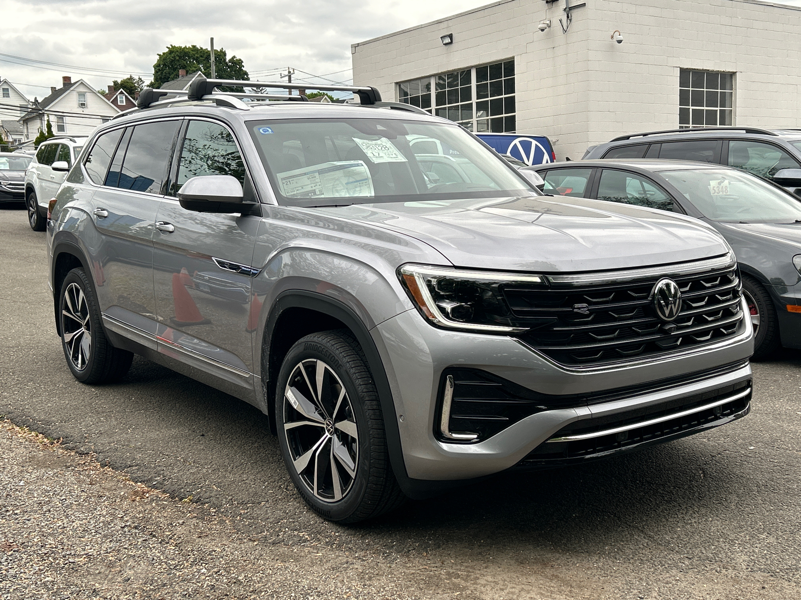 2024 Volkswagen Atlas 2.0T SEL Premium R-Line 2