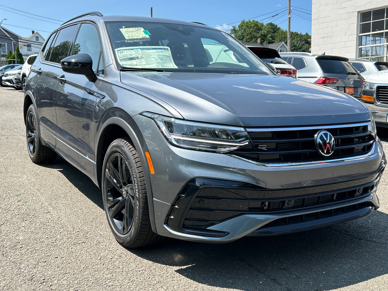 2024 Volkswagen Tiguan 2.0T SE R-Line Black 2