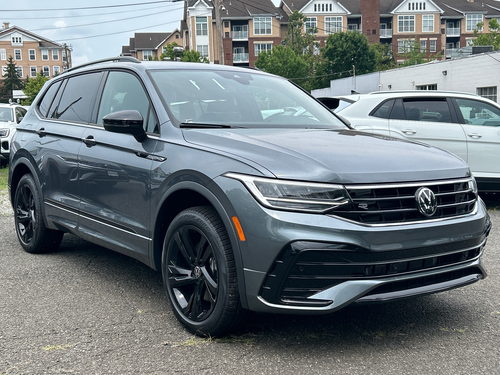 2024 Volkswagen Tiguan 2.0T SE R-Line Black 2