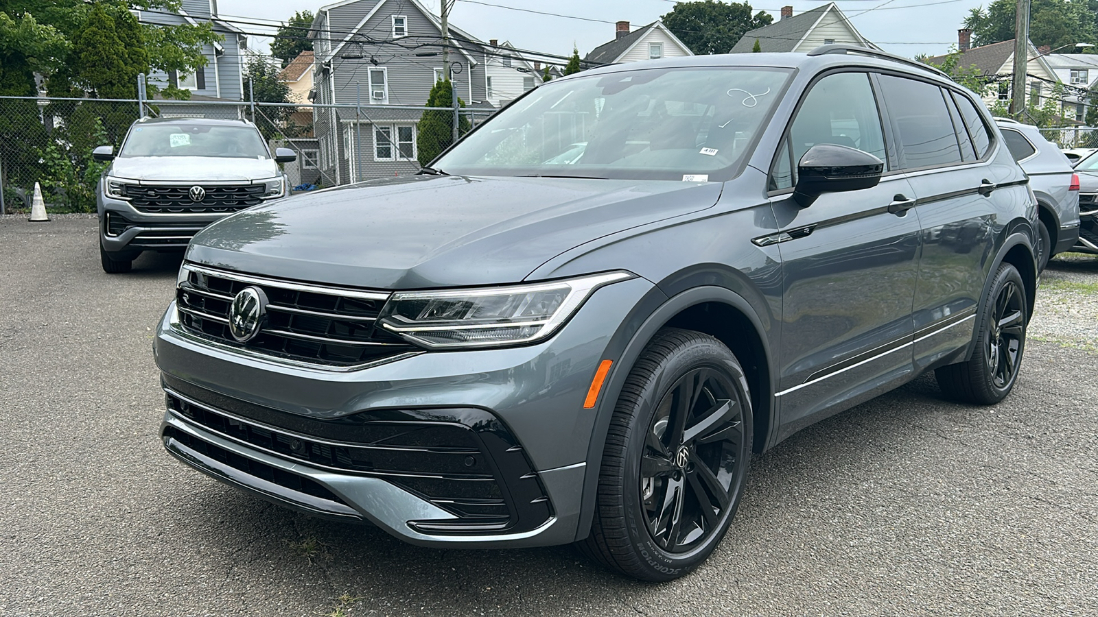 2024 Volkswagen Tiguan 2.0T SE R-Line Black 4