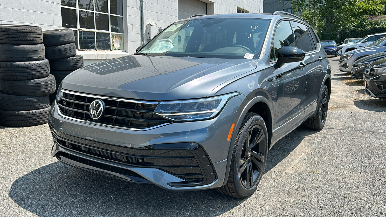 2024 Volkswagen Tiguan 2.0T SE R-Line Black 4