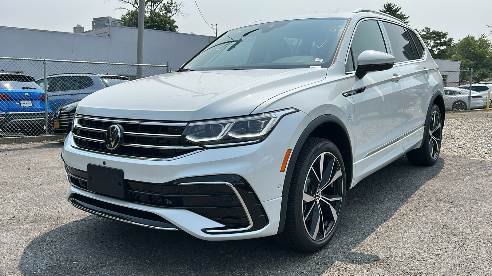 2024 Volkswagen Tiguan 2.0T SEL R-Line 4