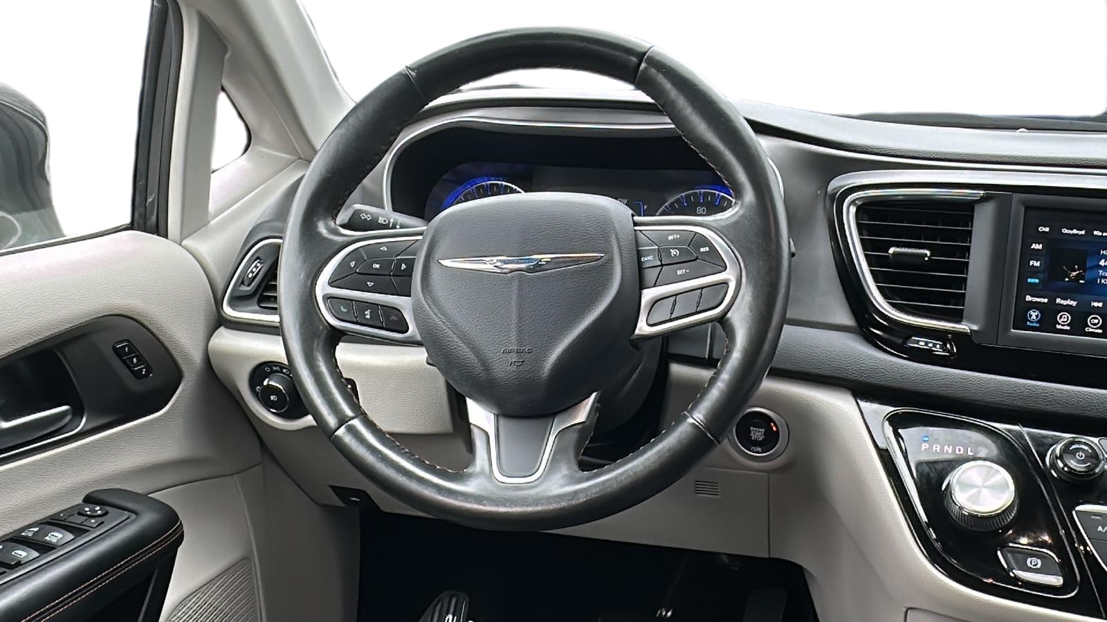 2020 Chrysler Pacifica Touring L 21