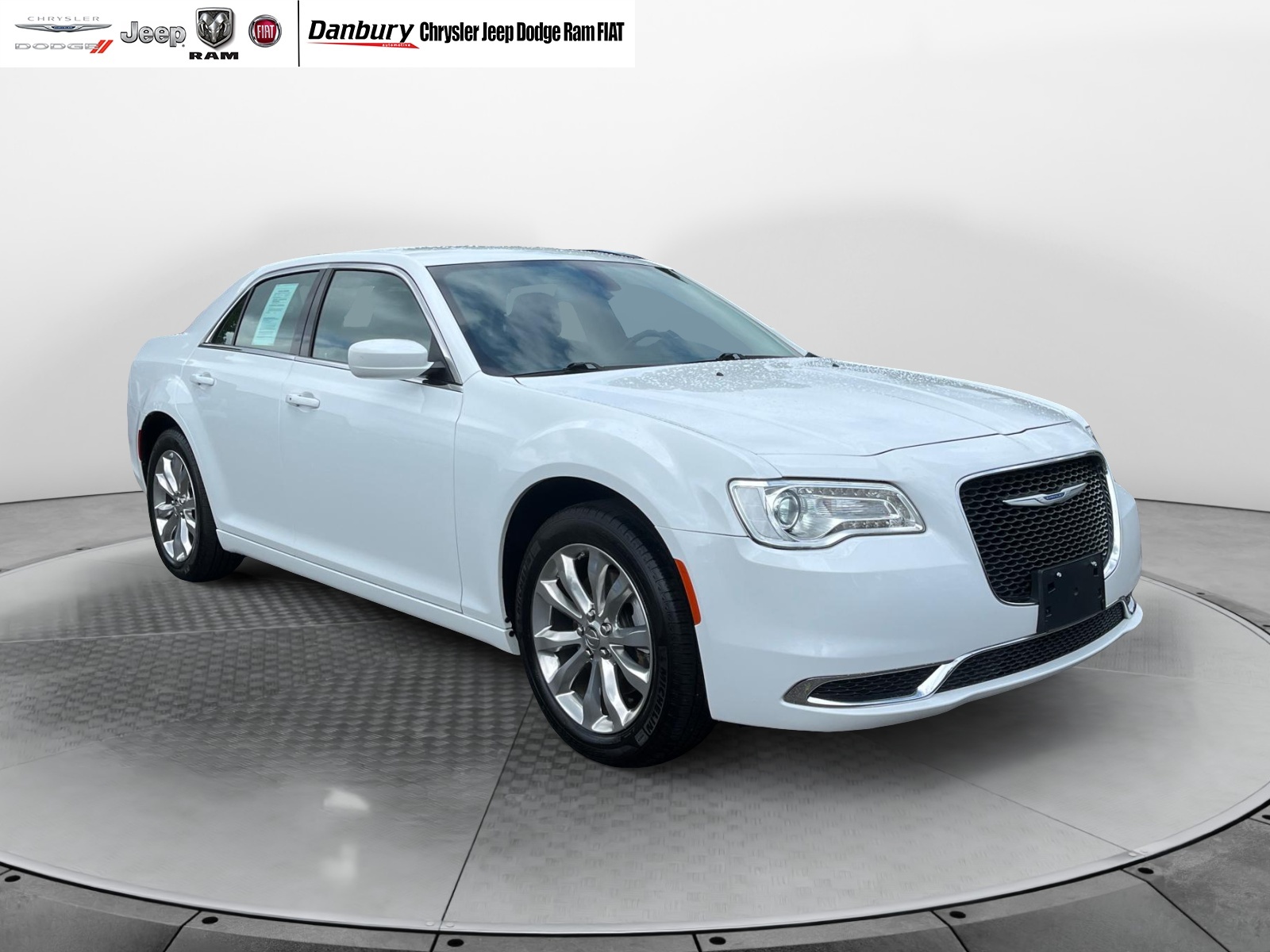 2022 Chrysler 300 Touring 1