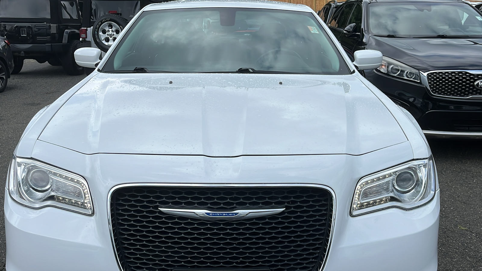 2022 Chrysler 300 Touring 2