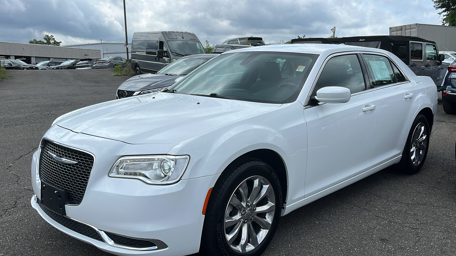 2022 Chrysler 300 Touring 3