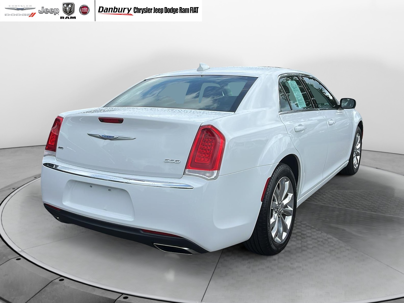 2022 Chrysler 300 Touring 4