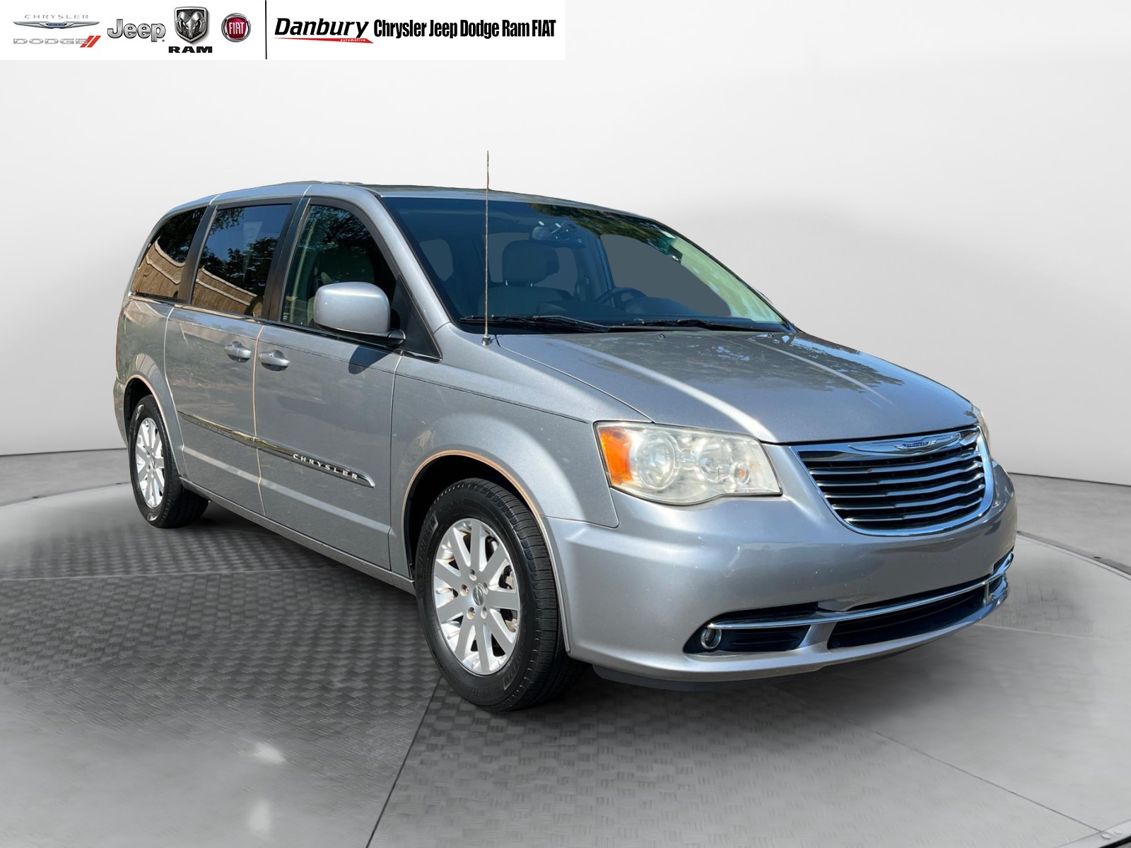 2014 Chrysler Town & Country Touring 1