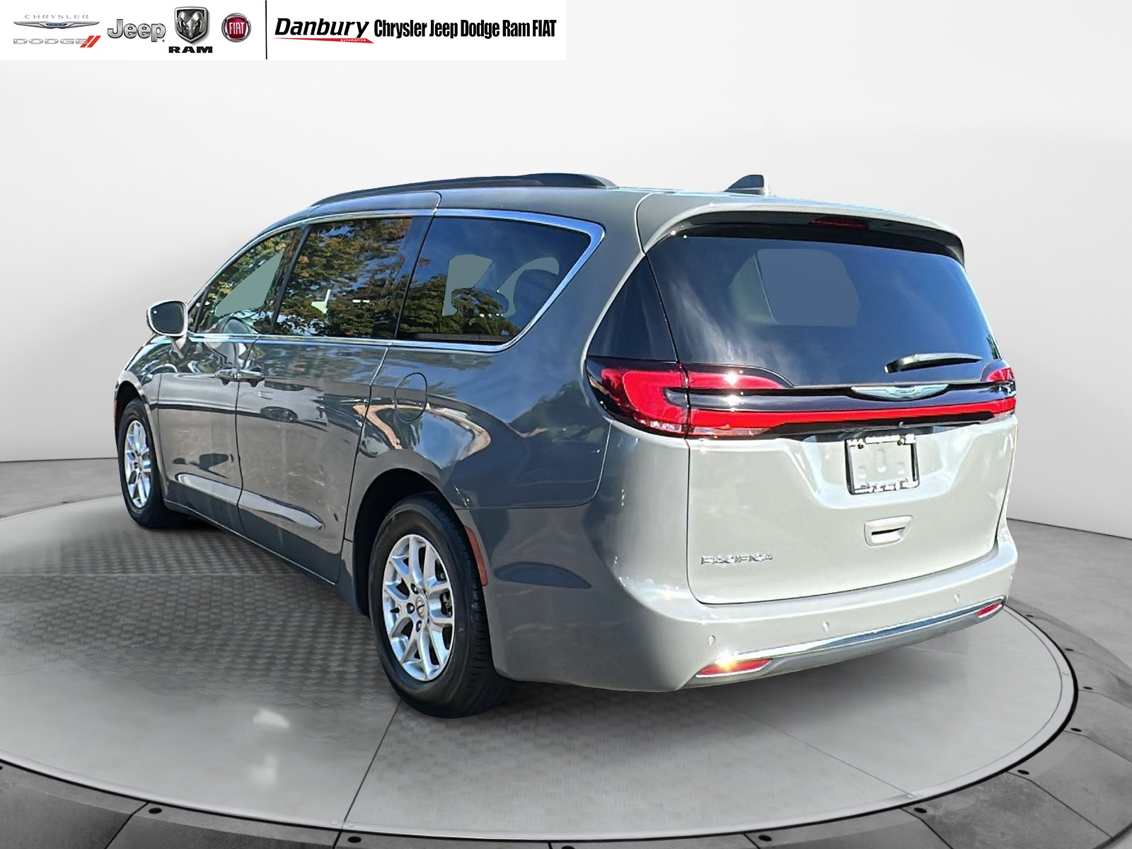 2022 Chrysler Pacifica Touring L 4