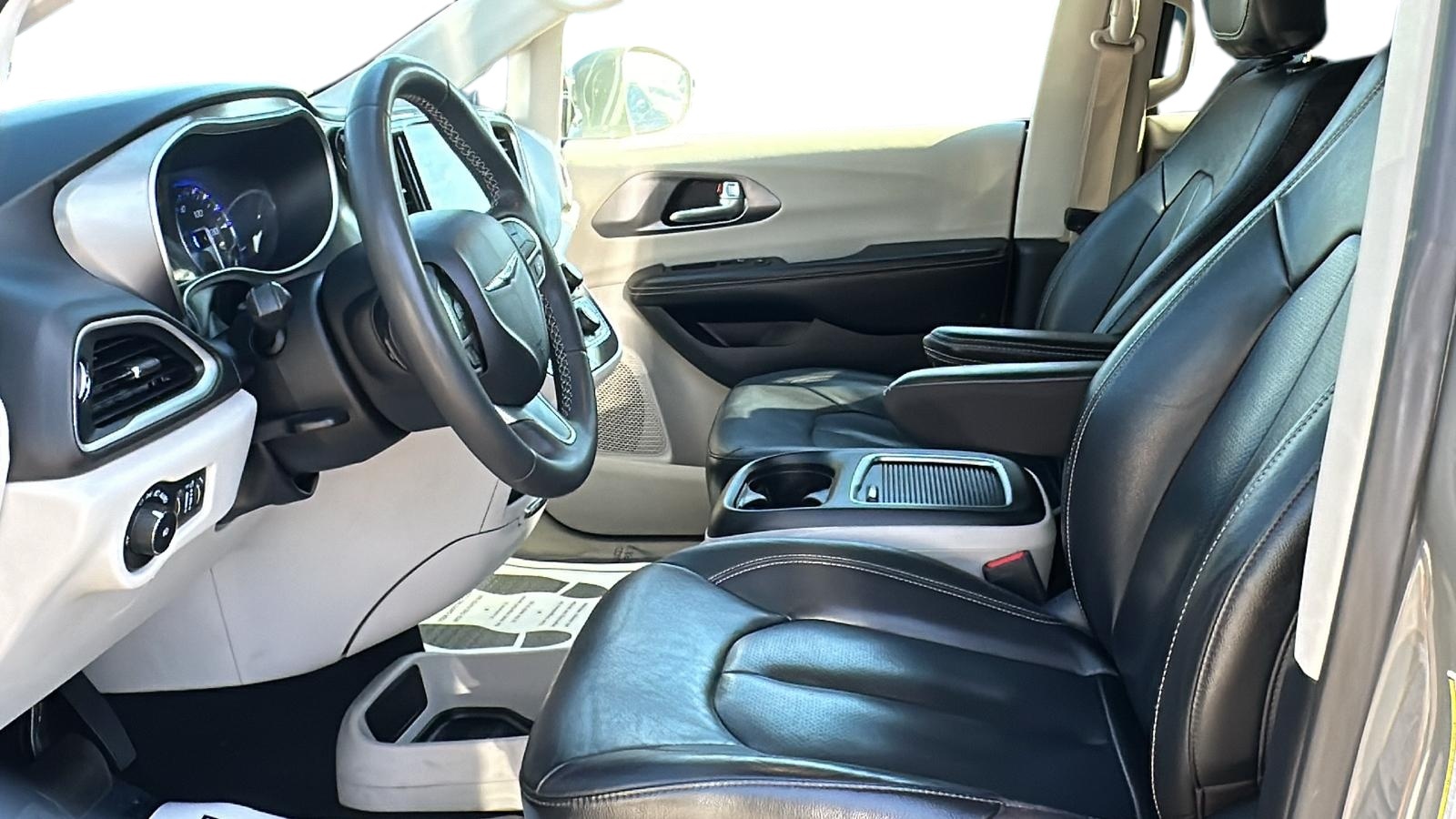 2022 Chrysler Pacifica Touring L 10