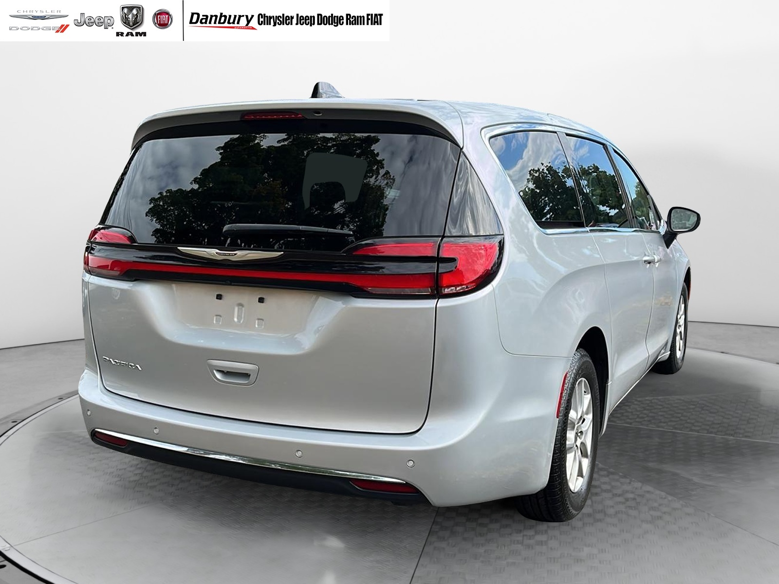 2023 Chrysler Pacifica Touring L 5