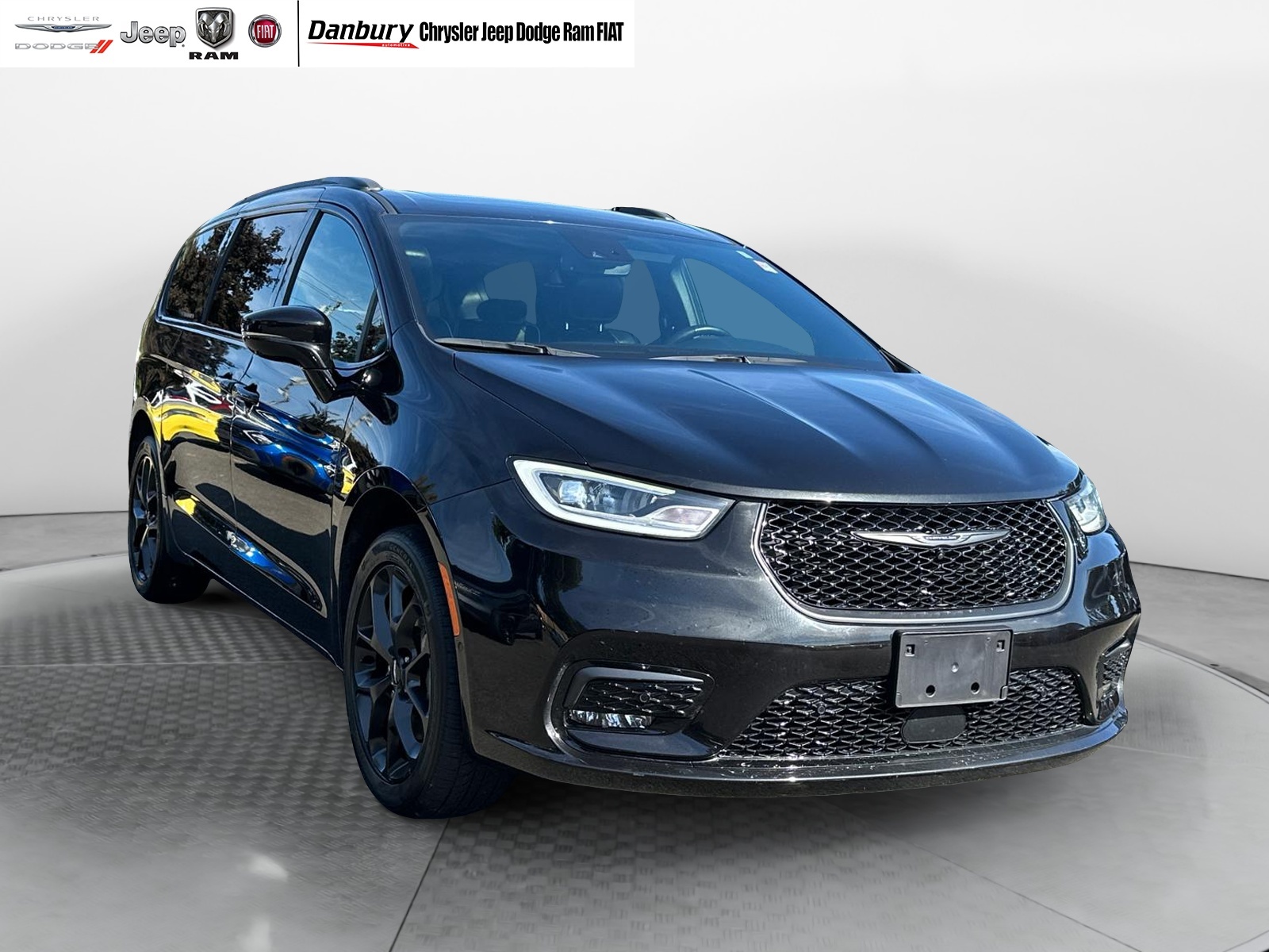 2021 Chrysler Pacifica Limited 1